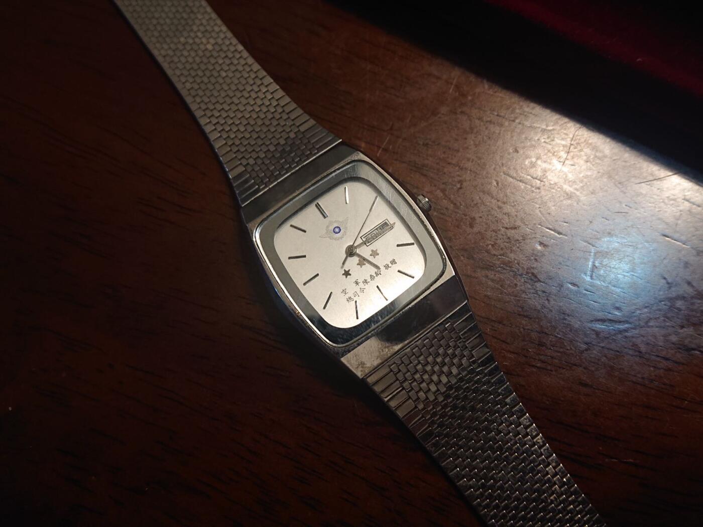 【第貳場】近代勋奖章徽章服饰杂项专场 民国 空军总司令陈橤龄赠 纪念表/石英表