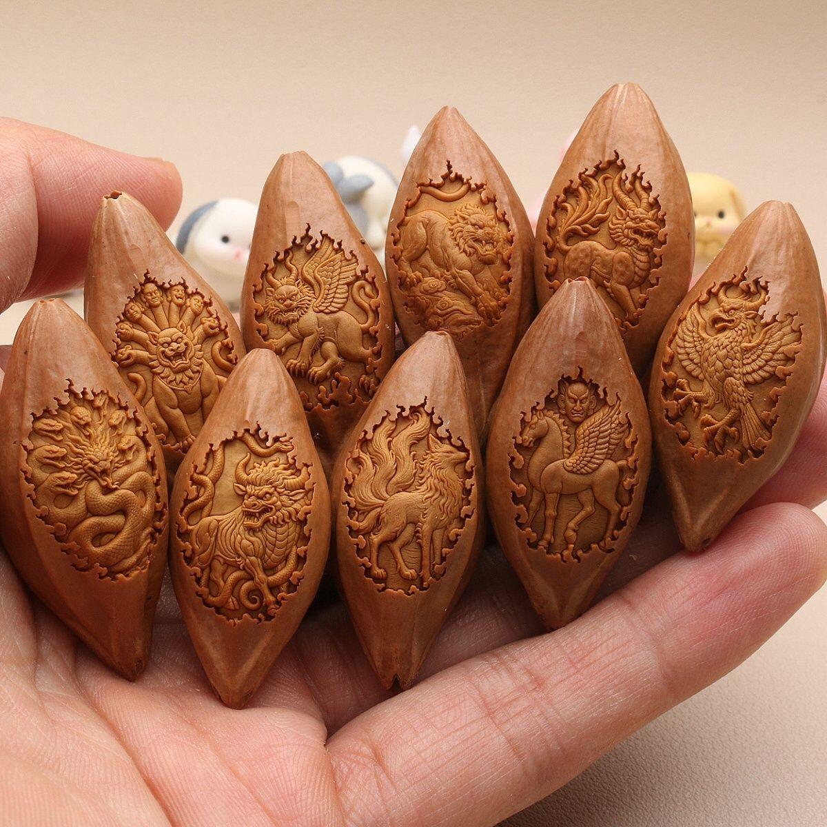 听雨轩（31） 山海经橄榄核手工雕刻 文玩核雕手串