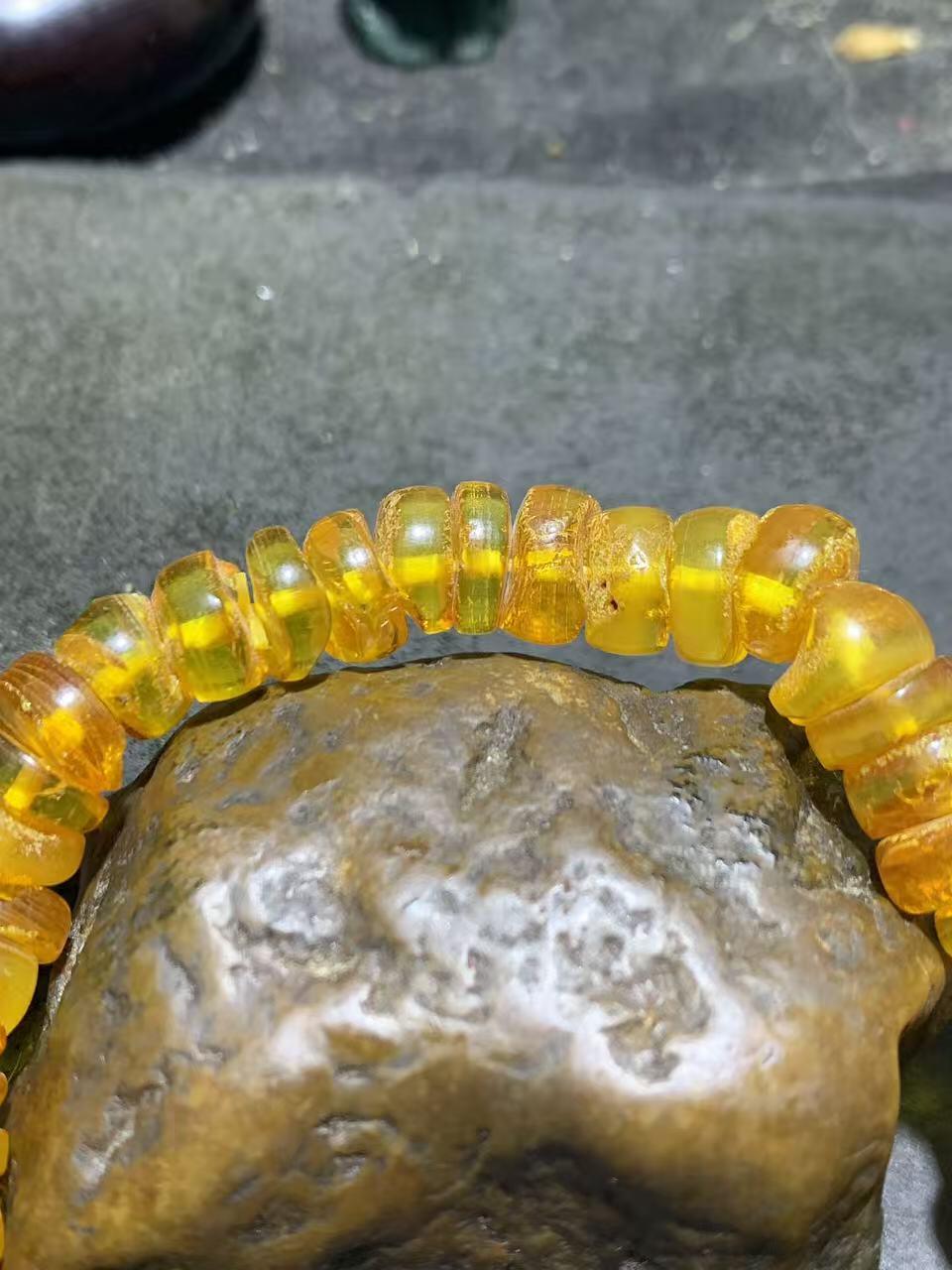 天然原矿俄料蜜蜡原皮随形手串1条！