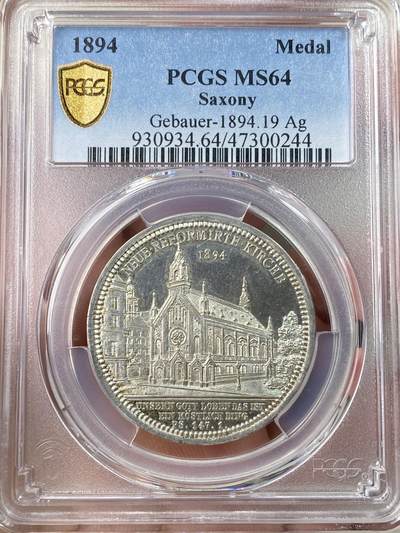 万国钱币拍卖第056期 - PCGS MS64  1894年德国萨克森银章 德累斯顿教堂重建纪念 少见品种 唯一记录冠军分，镜面浮雕。刻画精细，包浆点缀，实物极其漂亮。边铭深刻字，德语铭文纪念泰勒。33mm，18.5g，和联合泰勒一个规格。典型的币型章。