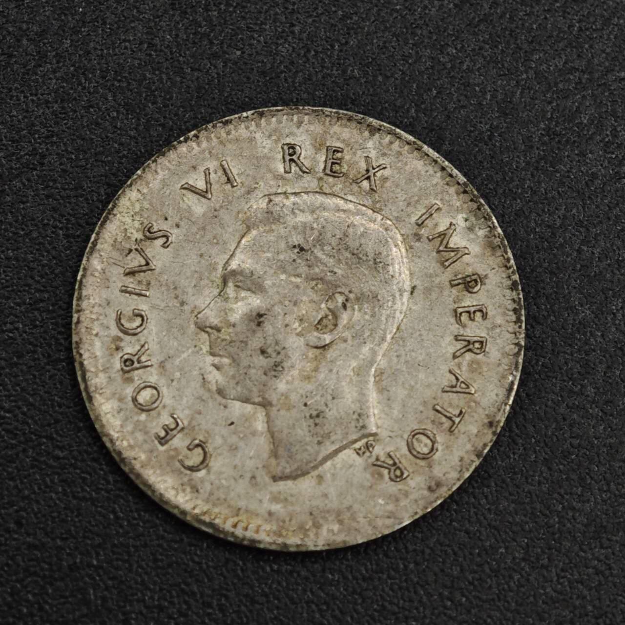 【淘币小摊】限时拍第八百一十二拍  小银币场  满百包邮可预留两周  周一统一发货  南非1940年乔治六世3便士银币