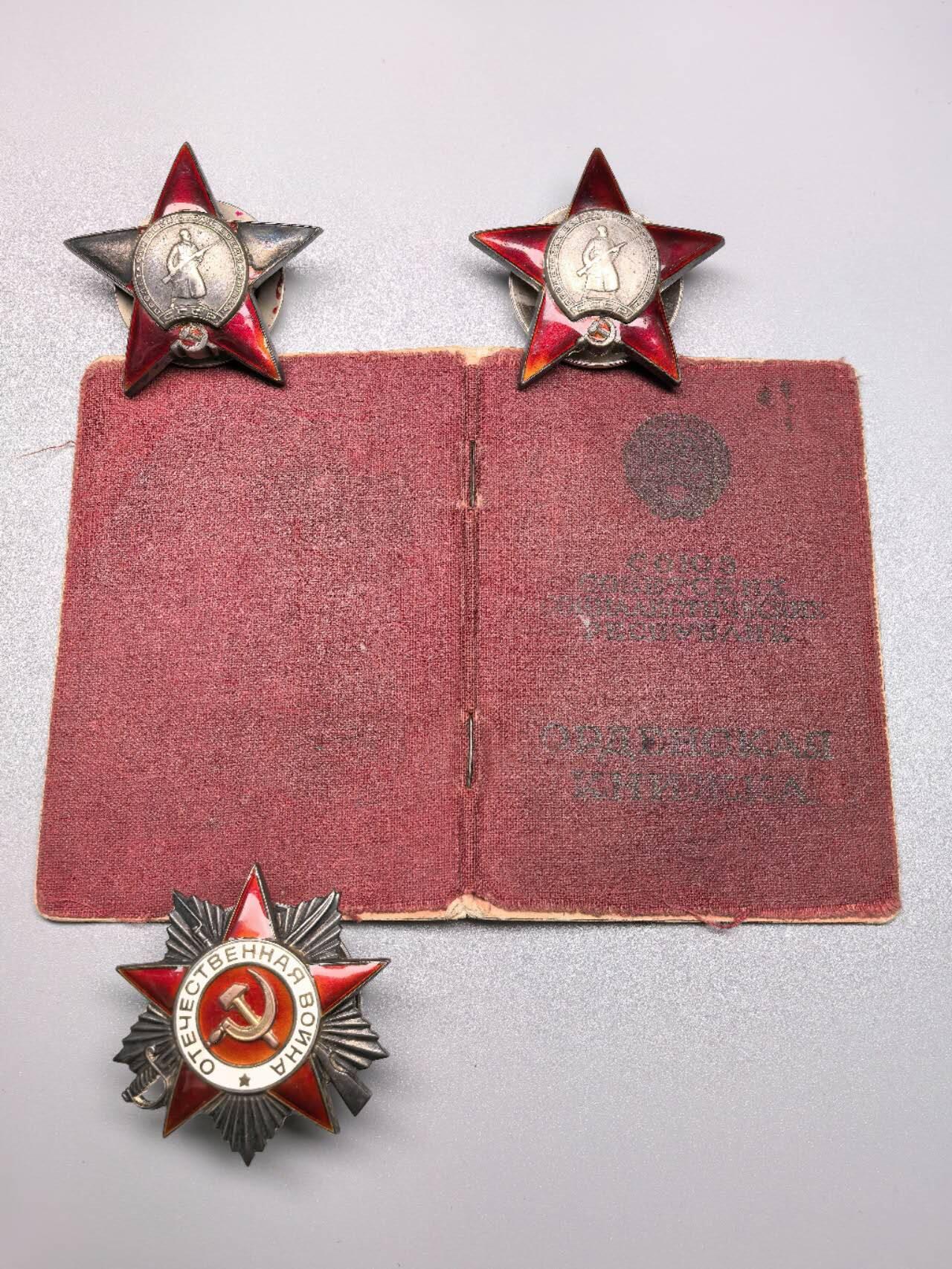 小驴勋章奖章收藏11月29日周六晚六点拍卖（珍爱和平，收藏战争，铭记历史，勿忘国耻，忠党爱国。有偿代拍，送拍规则在简介最后，参拍须阅读规则后再参拍，关系到运费包装发货时效真假辨别等关键信息，拍卖时不再发原图，看大图店主微信码在拍卖店铺介绍里） 克雷萨诺夫连号双红星勋章二级卫国勋章带证书