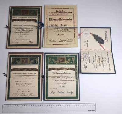 小驴勋章奖章收藏11月29日周六晚六点拍卖（珍爱和平，收藏战争，铭记历史，勿忘国耻，忠党爱国。有偿代拍，送拍规则在简介最后，参拍须阅读规则后再参拍，关系到运费包装发货时效真假辨别等关键信息，拍卖时不再发原图，看大图店主微信码在拍卖店铺介绍里） - 德国游泳比赛荣誉证书一组