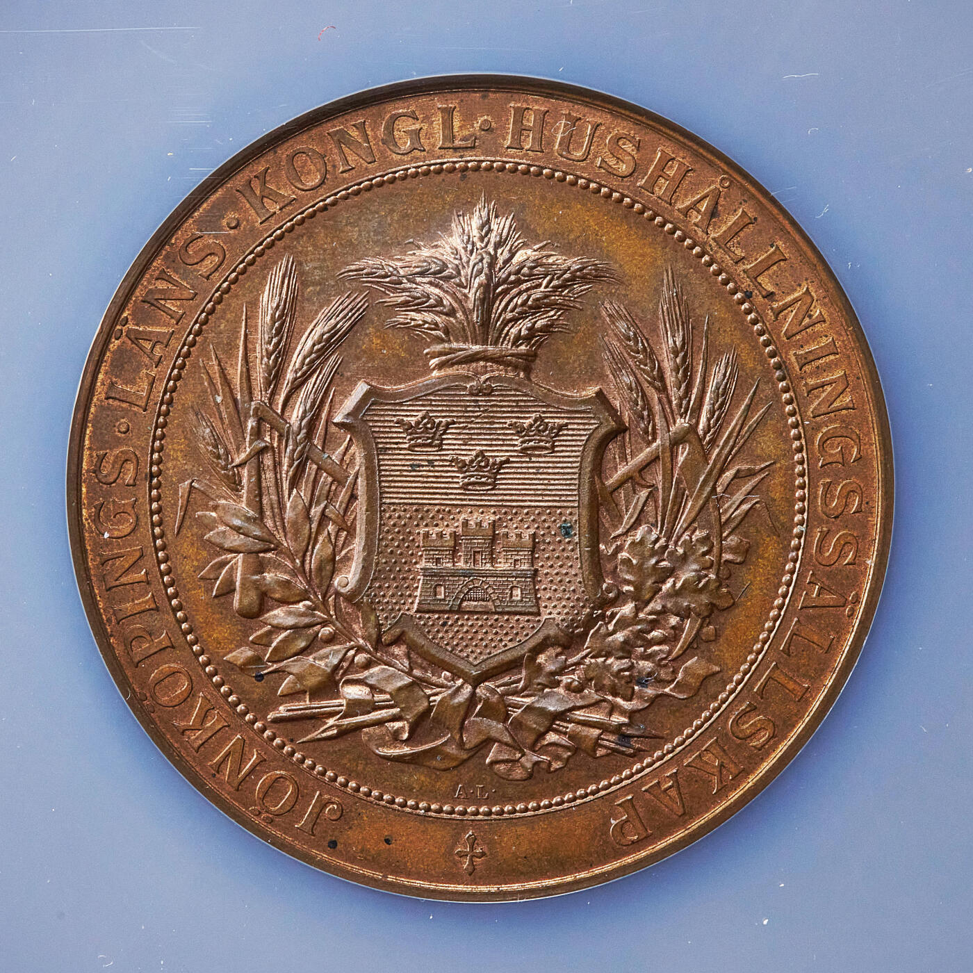 【俄甄集藏】2025年(045)12-03 星期三 晚 19:30 全场包邮 瑞典19世纪延雪平皇家家庭协会荣誉大铜章，NGC MS64，原铜光养眼，正面为延雪平地区纹章，直径：51mm