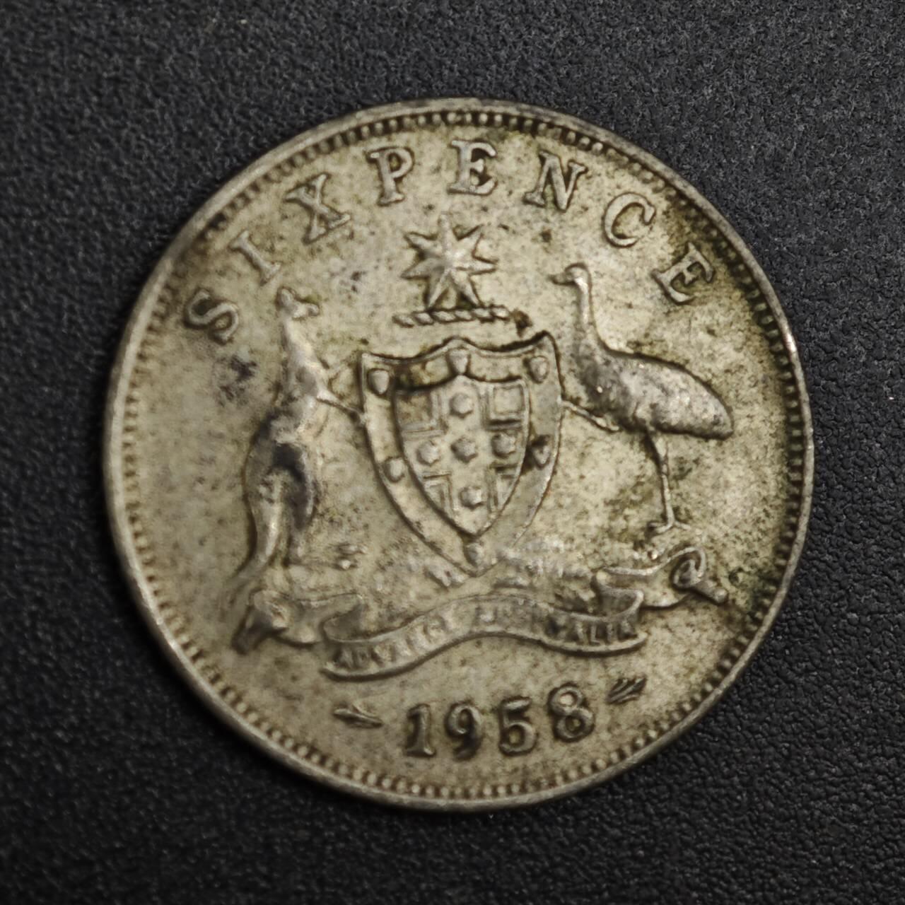 【淘币小摊】限时拍第八百一十二拍  小银币场  满百包邮可预留两周  周一统一发货  澳大利亚1958年伊丽莎白二世6便士银币