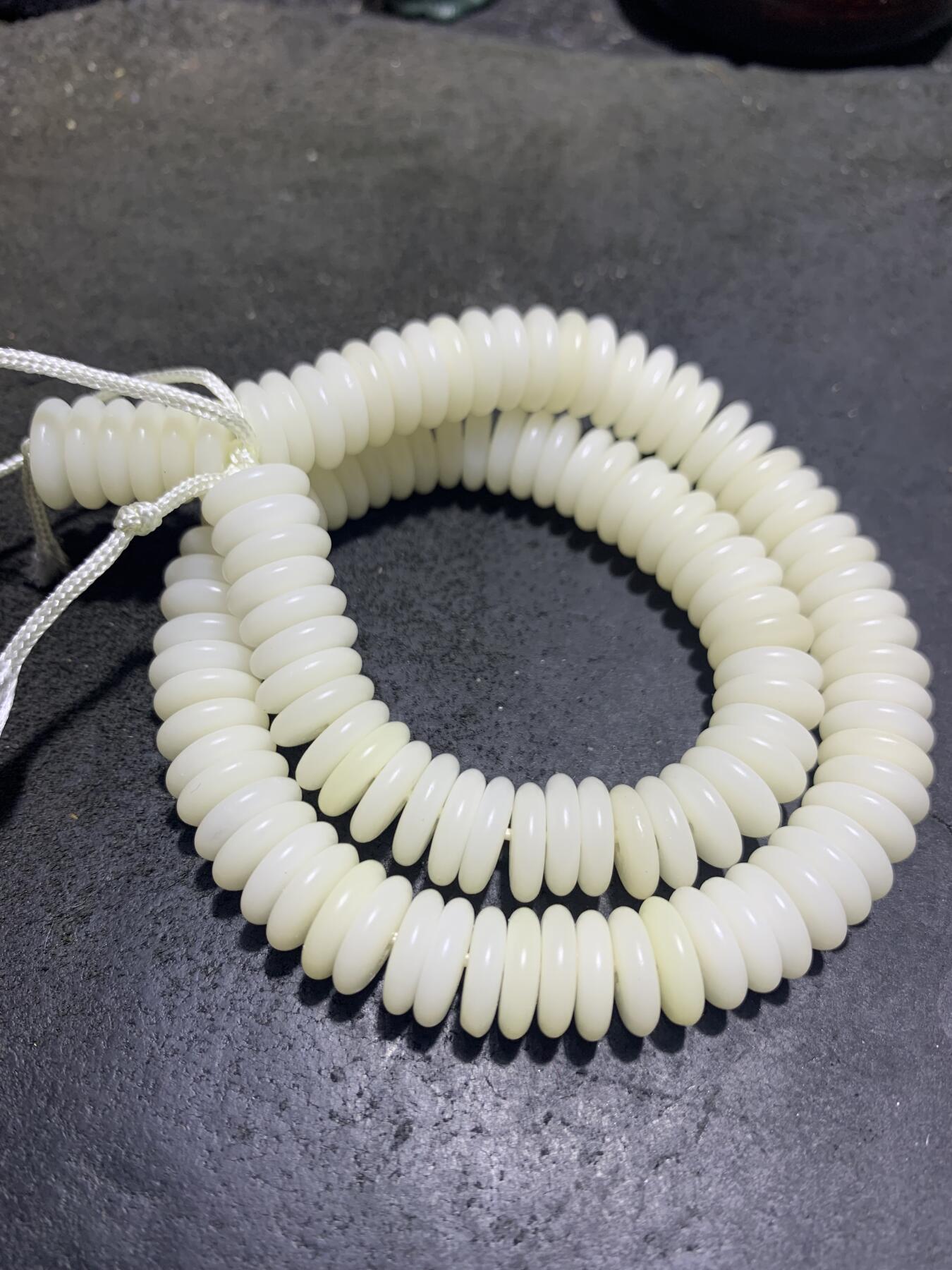 精美菩提根110+6隔片手串一条，