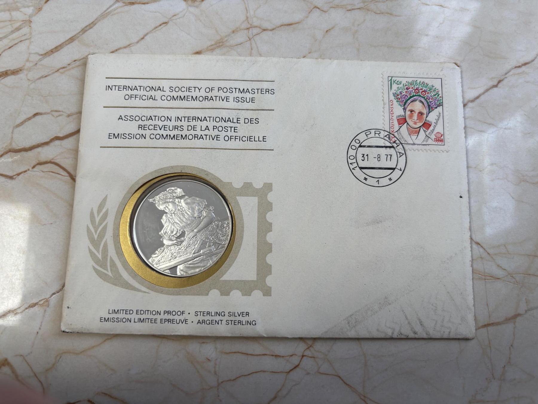 第183期拍卖 美国富兰克林造币厂1977年发行妇女绣花银纪念章邮币封，925银，21.15克，直径39毫米