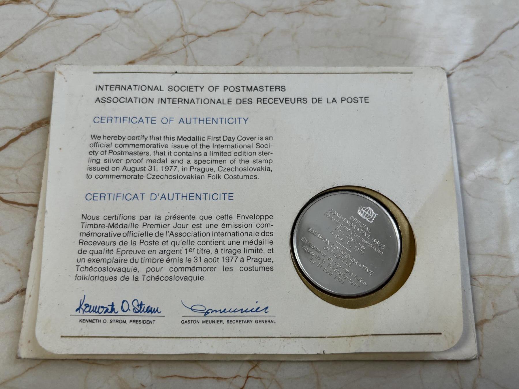 第183期拍卖 美国富兰克林造币厂1977年发行妇女绣花银纪念章邮币封，925银，21.15克，直径39毫米