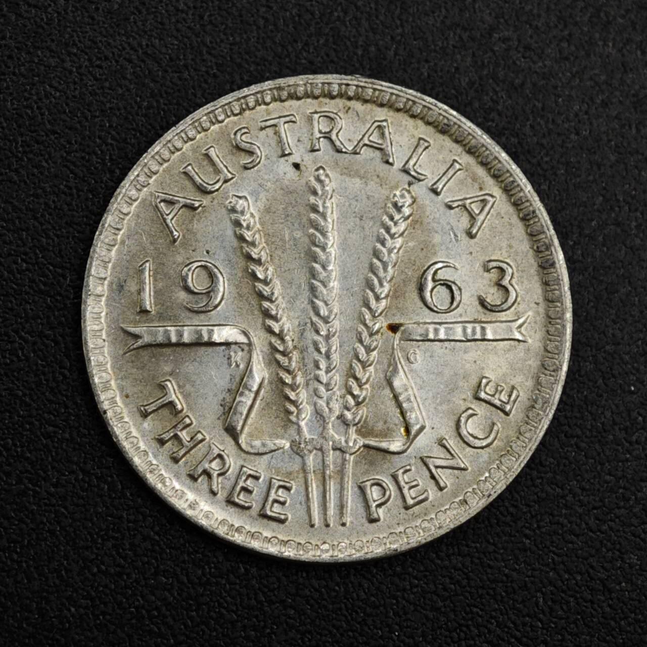 【淘币小摊】限时拍第八百一十二拍  小银币场  满百包邮可预留两周  周一统一发货  澳大利亚1963年伊丽莎白二世3便士银币