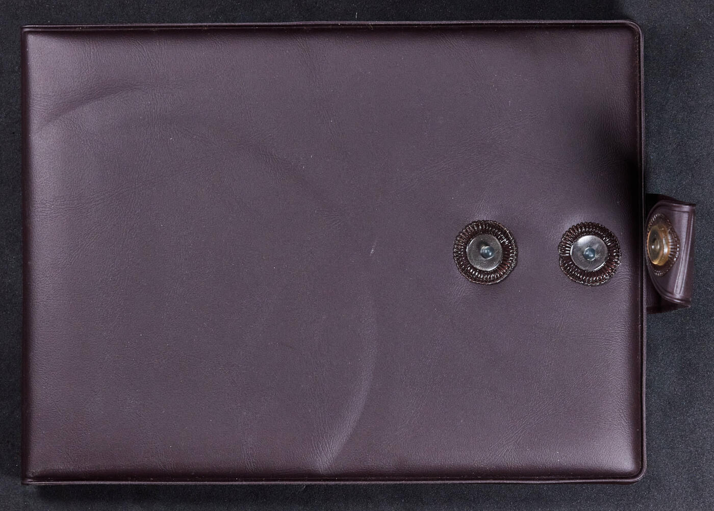 【俄甄集藏】2025年(045)12-03 星期三 晚 19:30 全场包邮 日本1977年巨人棒球队华裔著名运动员王贞治精制纪念银章，原包装带证，直径：32mm，重13克，含银量：92.5%，发行量：868枚，稀少品种