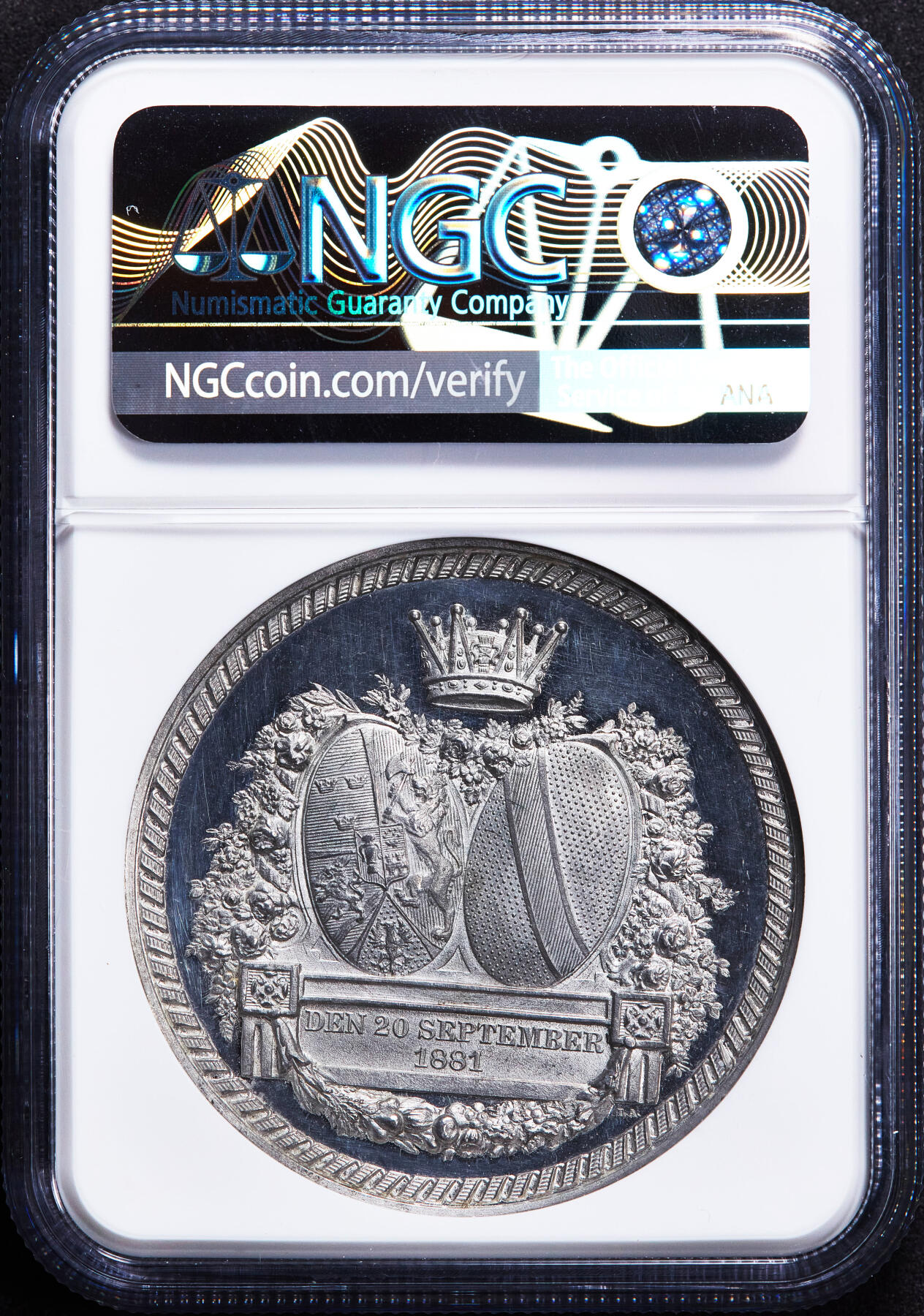 【俄甄集藏】2025年(045)12-03 星期三 晚 19:30 全场包邮 瑞典1881年纪念王储古斯塔夫（1907年继任国王-古斯塔夫五世）与玛丽·维多利亚公主皇室婚礼白色金属纪念章，NGC UNCD，高浮雕，工艺精湛，凝霜感极强