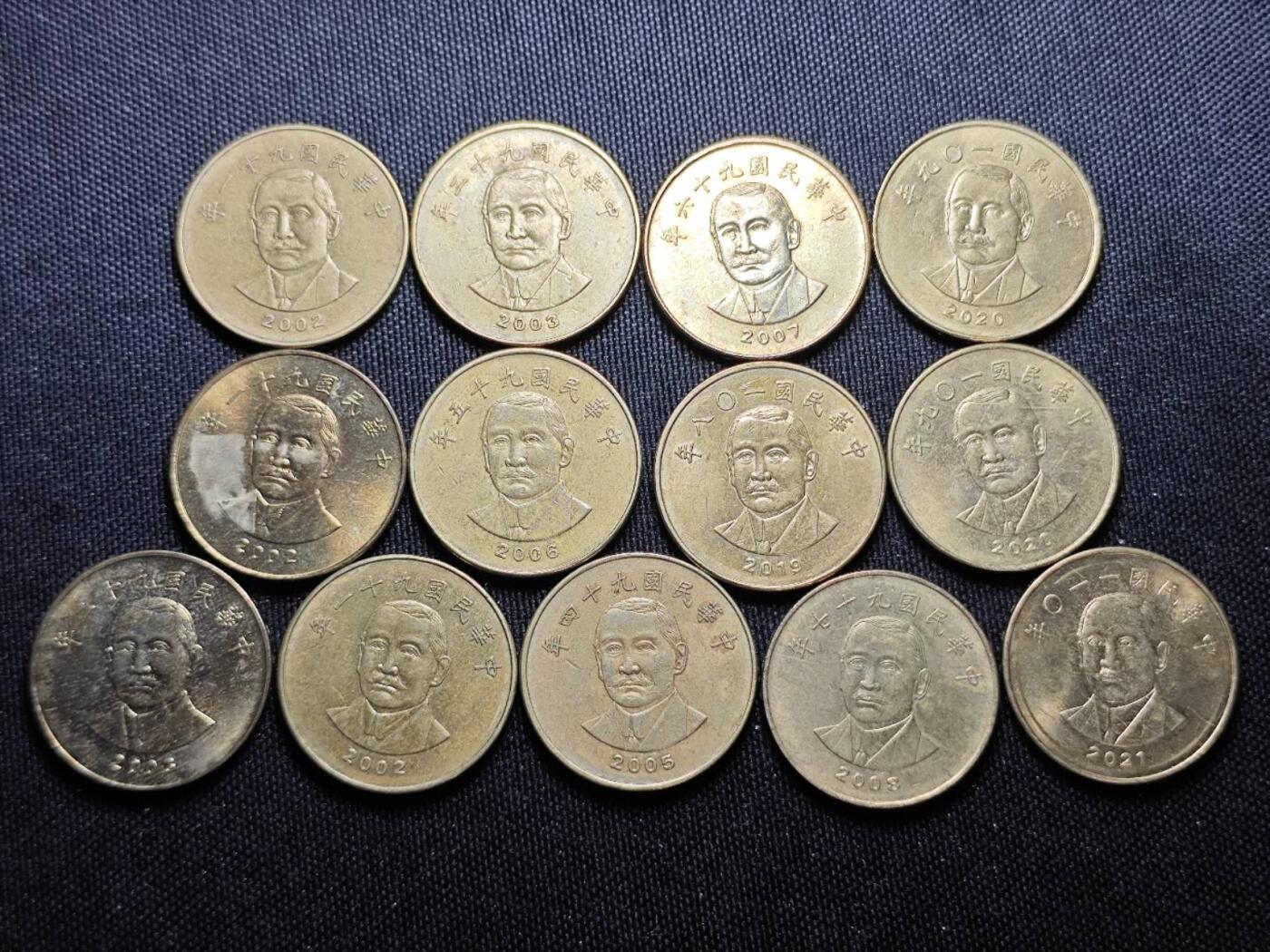 KK钱币收藏小铺 （套币 好品/批量散币 银币）专场  2月预留时间 周末发货  中国台湾省一组25枚 含50元 老版铜币铝币一组