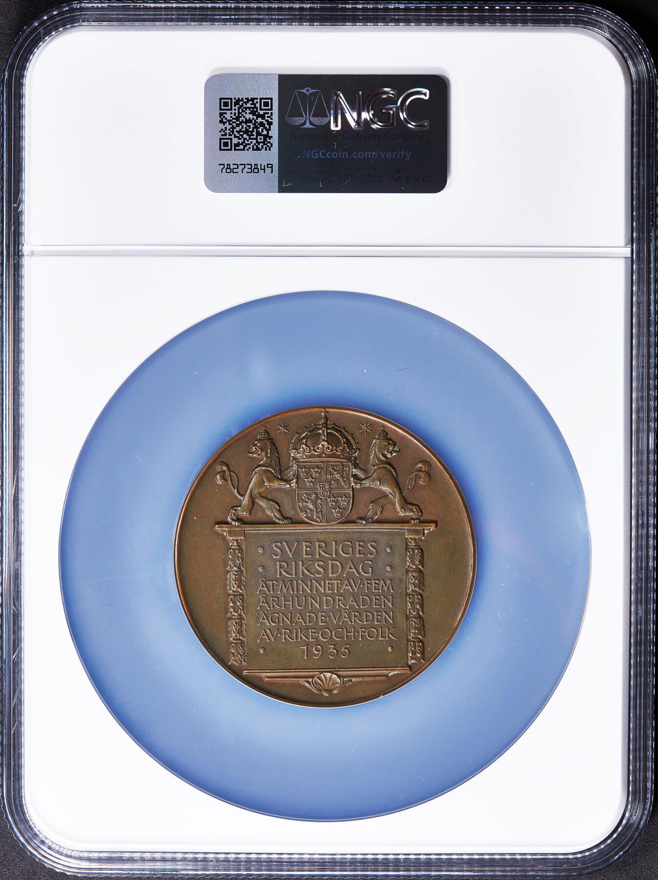 【俄甄集藏】2025年(045)12-03 星期三 晚 19:30 全场包邮 瑞典1935年纪念阿尔博加建城500周年暨瑞典中世纪政治议会成立大铜章，NGC MS63，巧克力包浆，直径：57mm，呼应“阿尔博加议会”中法律与自由的历史精神传承