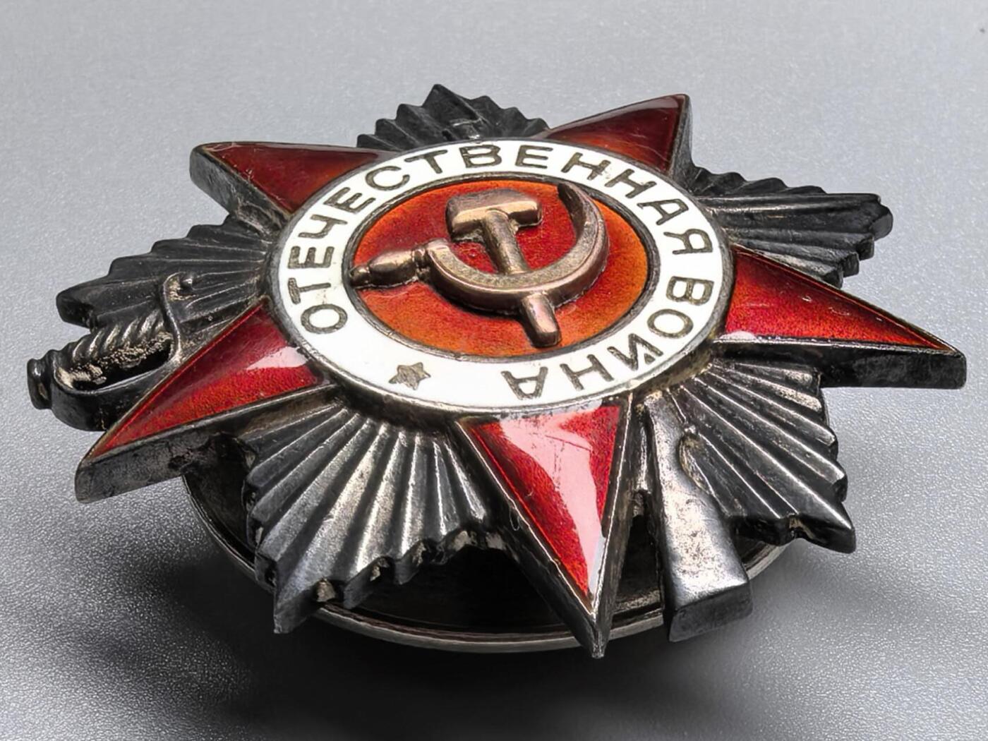 小驴勋章奖章收藏11月29日周六晚六点拍卖（珍爱和平，收藏战争，铭记历史，勿忘国耻，忠党爱国。有偿代拍，送拍规则在简介最后，参拍须阅读规则后再参拍，关系到运费包装发货时效真假辨别等关键信息，拍卖时不再发原图，看大图店主微信码在拍卖店铺介绍里） 克雷萨诺夫连号双红星勋章二级卫国勋章带证书