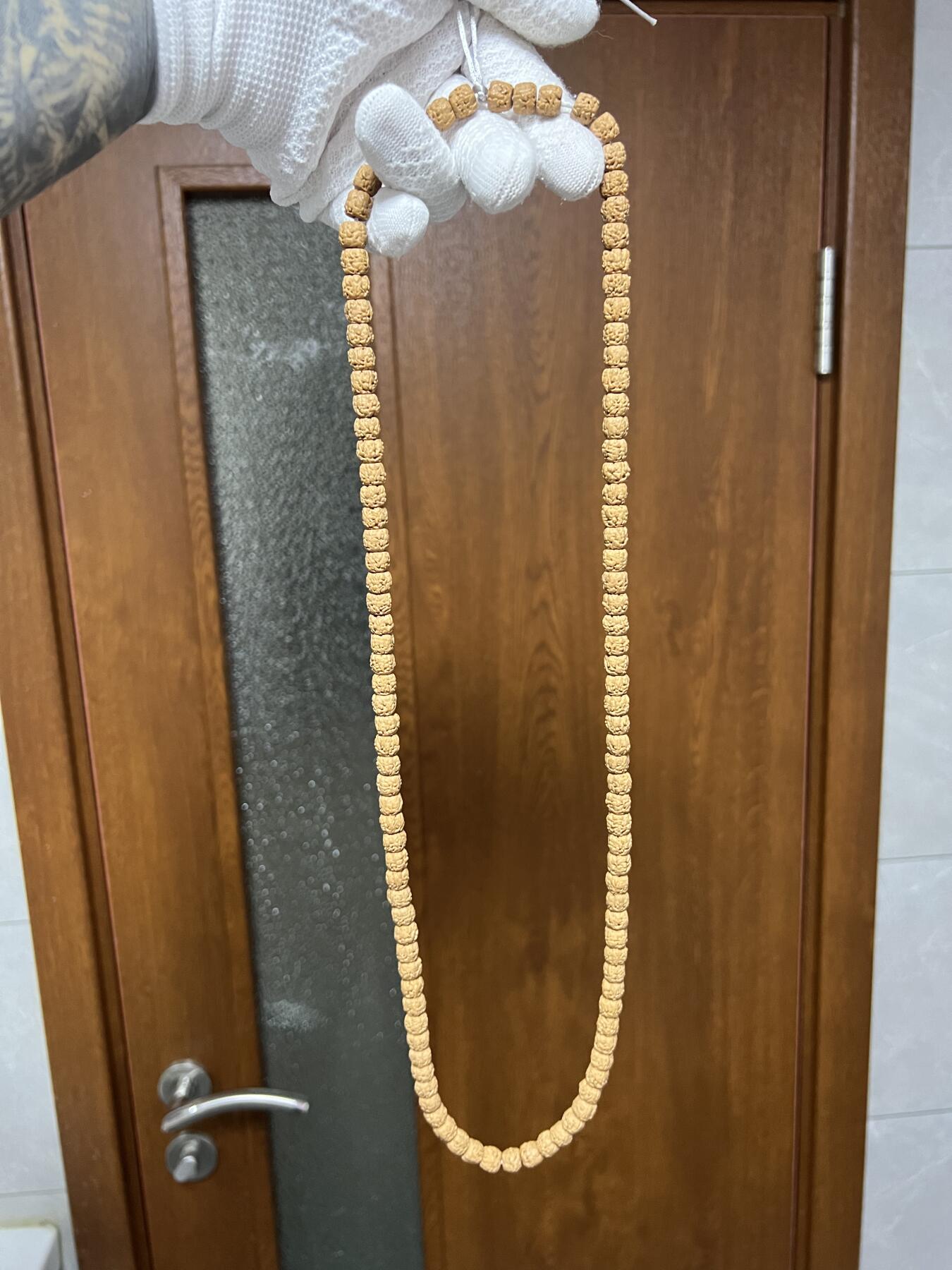 零元拍：龙切 五爪小佛手108 长串7MM左右，非常容易变红，坊间人称三日红，很容易有盘玩成就感。图8是我自己盘玩效果，后三图是另外一串只戴没盘20天效果