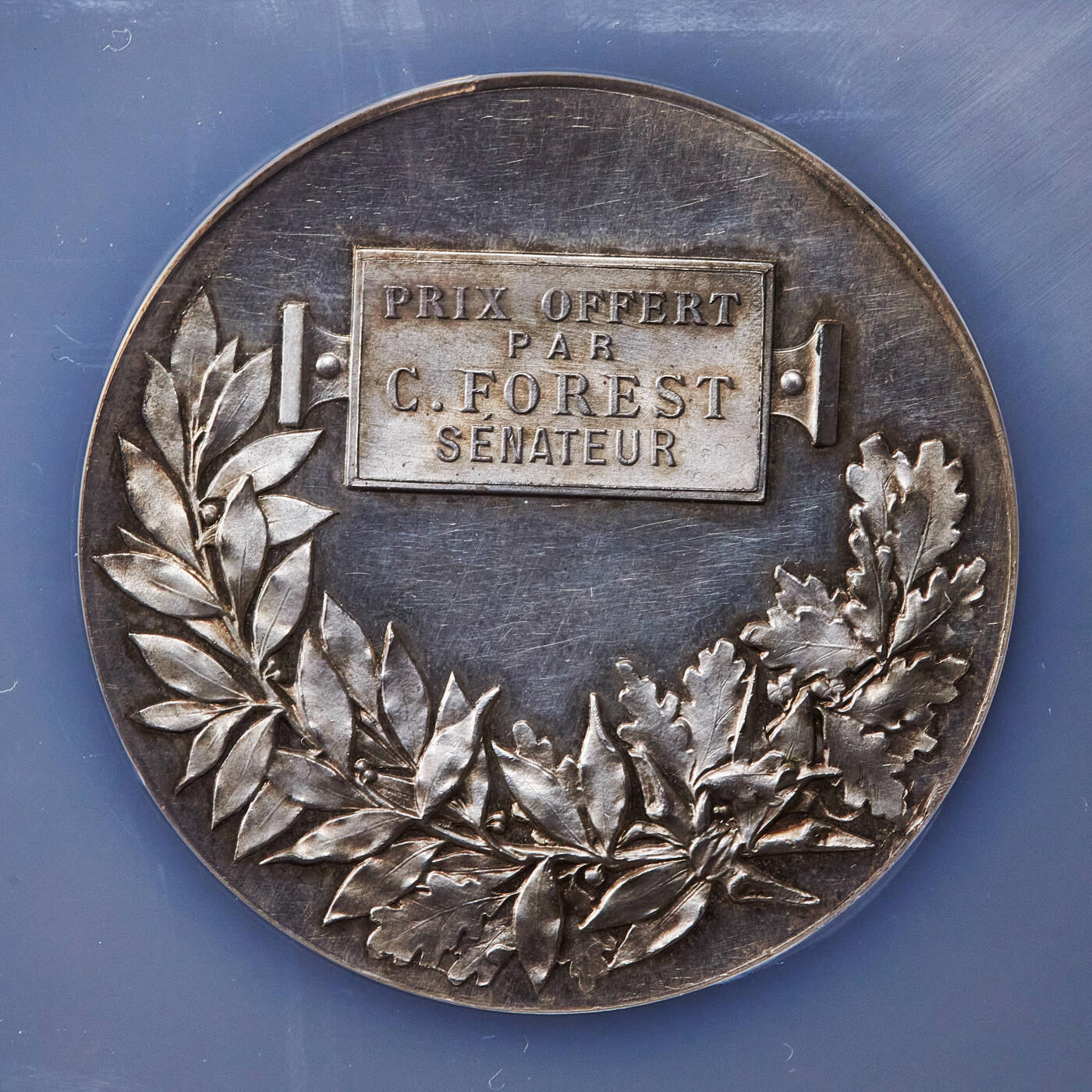 【俄甄集藏】2025年(045)12-03 星期三 晚 19:30 全场包邮 法国19世纪参议员C·福里斯特设立农业表彰大银章，NGC MS61，正面为农业女神与代表园艺的女性与代表农耕的男性造像，高浮雕，类精制底板，直径：51mm