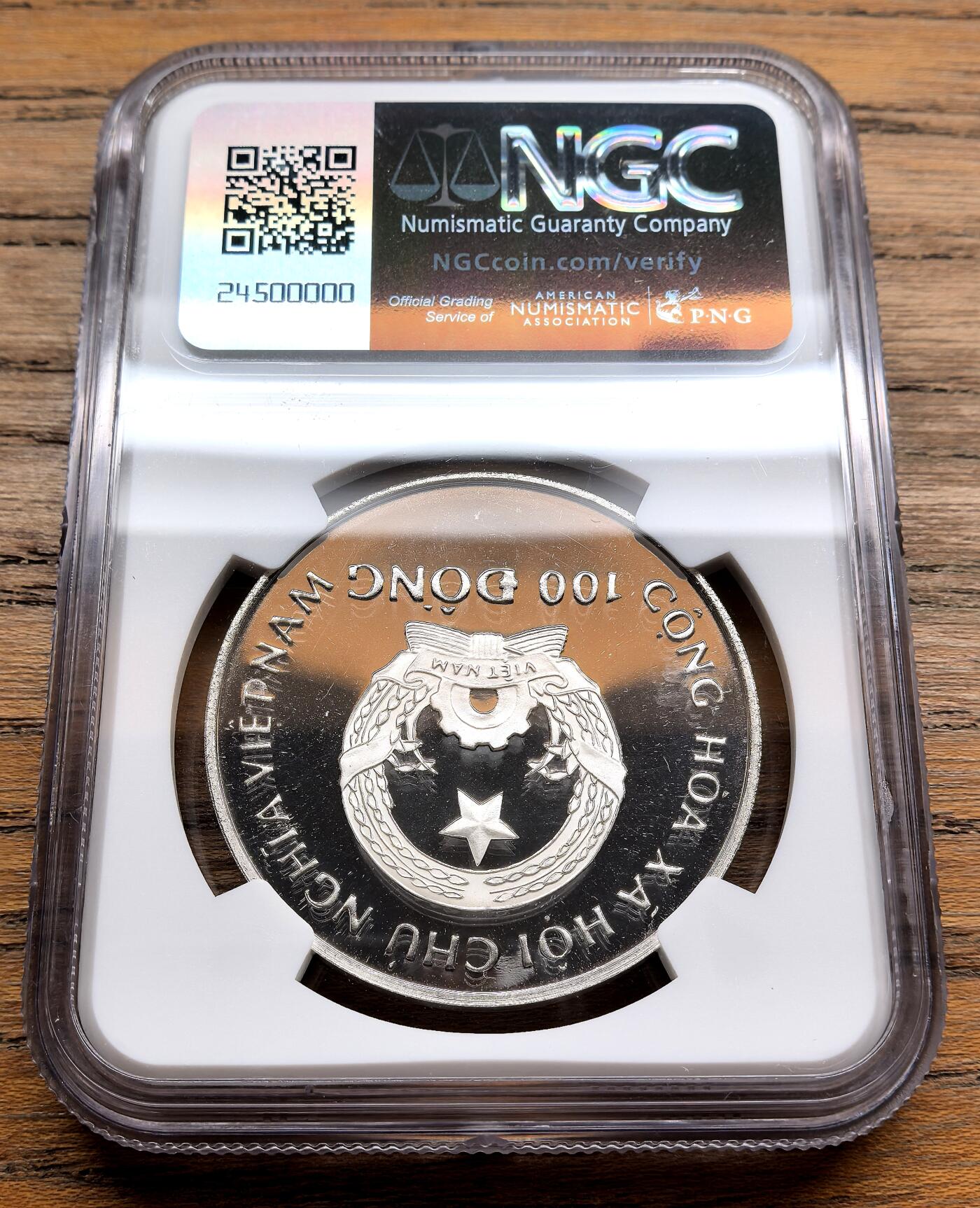 纫秋兰以为佩·凡希社微拍感恩专场 1988越南龙舟100D银币NGC-PF68UC