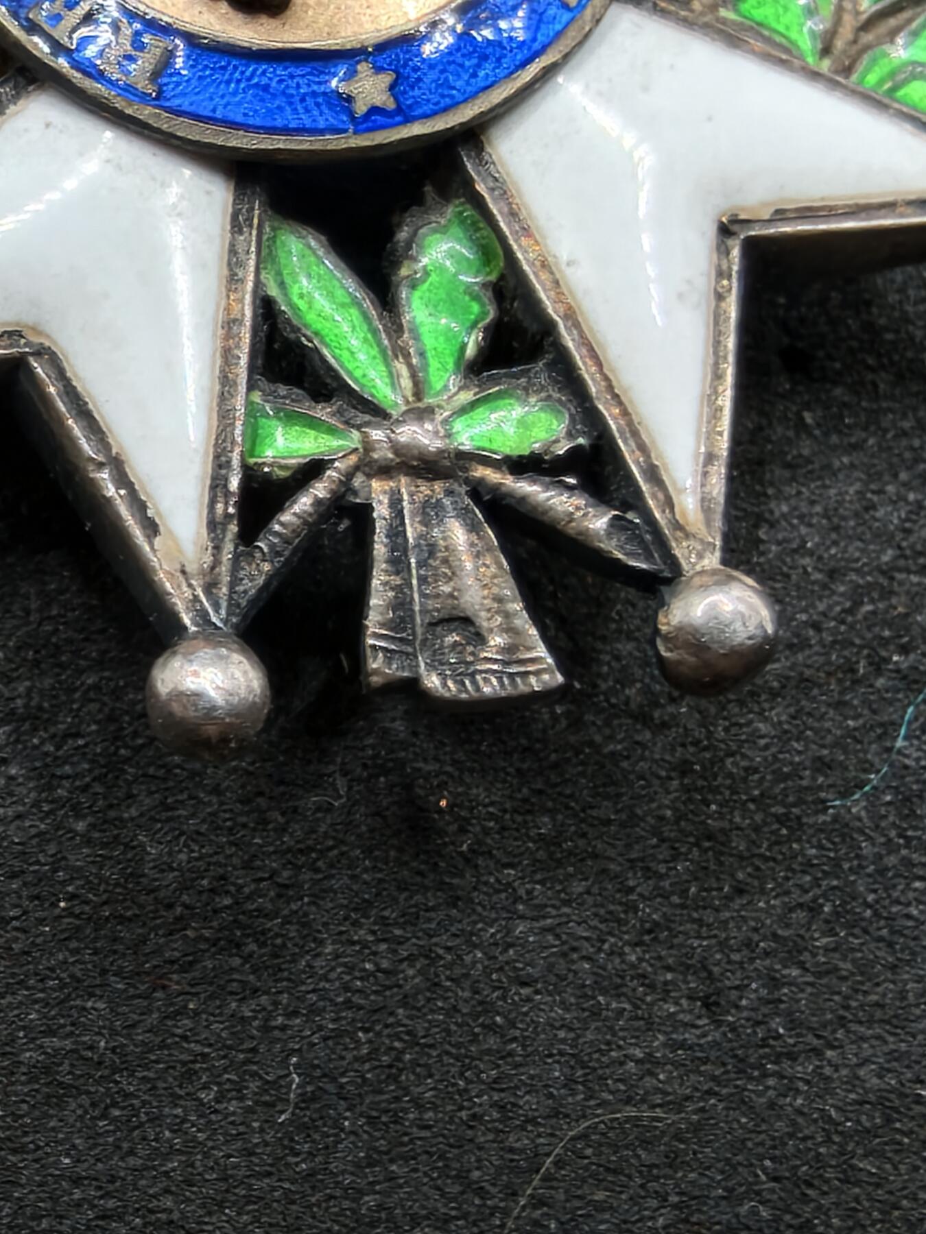 凯旋世界勋赏（第20期）（欢迎送拍）（对拍品有疑问请询问客服，不接受到手刀，出价默认拍品品相。请认真阅读拍卖规则！出价默认已认可！）（收到货请录制开箱视频，无视频概不处理问题。） 法兰西第五共和国荣誉军团勋章骑士级，珠宝版