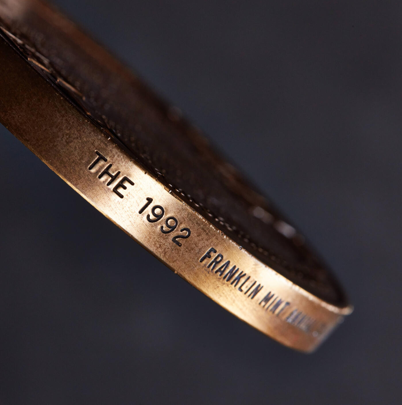 【俄甄集藏】2025年(045)12-03 星期三 晚 19:30 全场包邮 美国1992年纪念哥伦布发现美洲大陆500周年日历大铜章，富兰克林造币厂制造，直径：75mm，重量：259.54克，少见品种