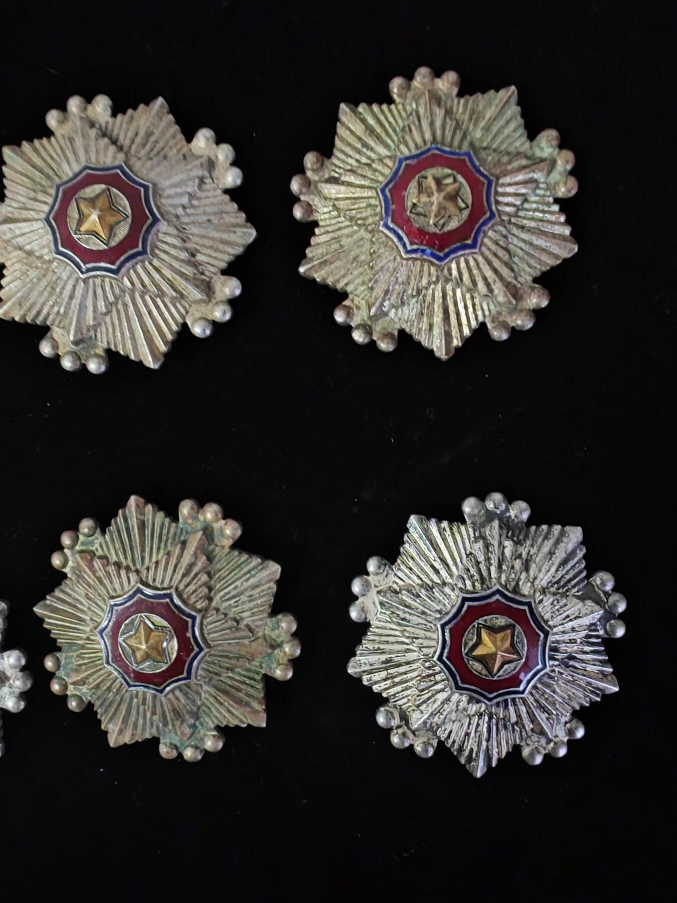 朝鲜三级章大头针10枚