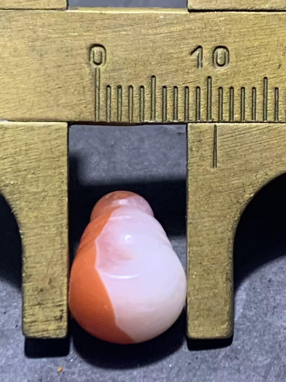 保山南红玛瑙红白双色亚光通货小三通佛头一个。