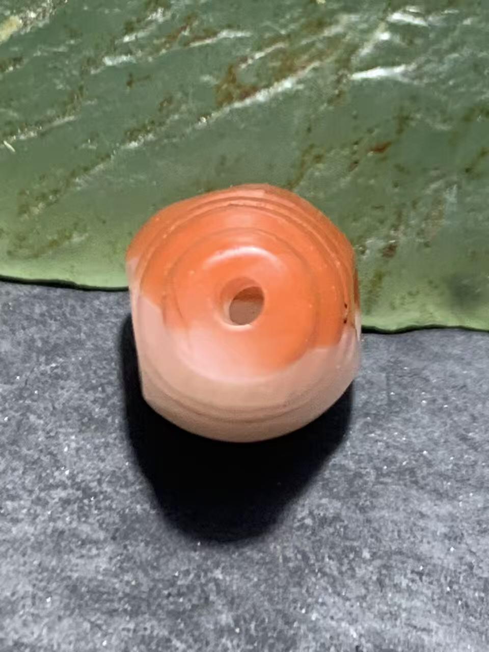 保山南红玛瑙红白双色亚光通货小三通佛头一个。