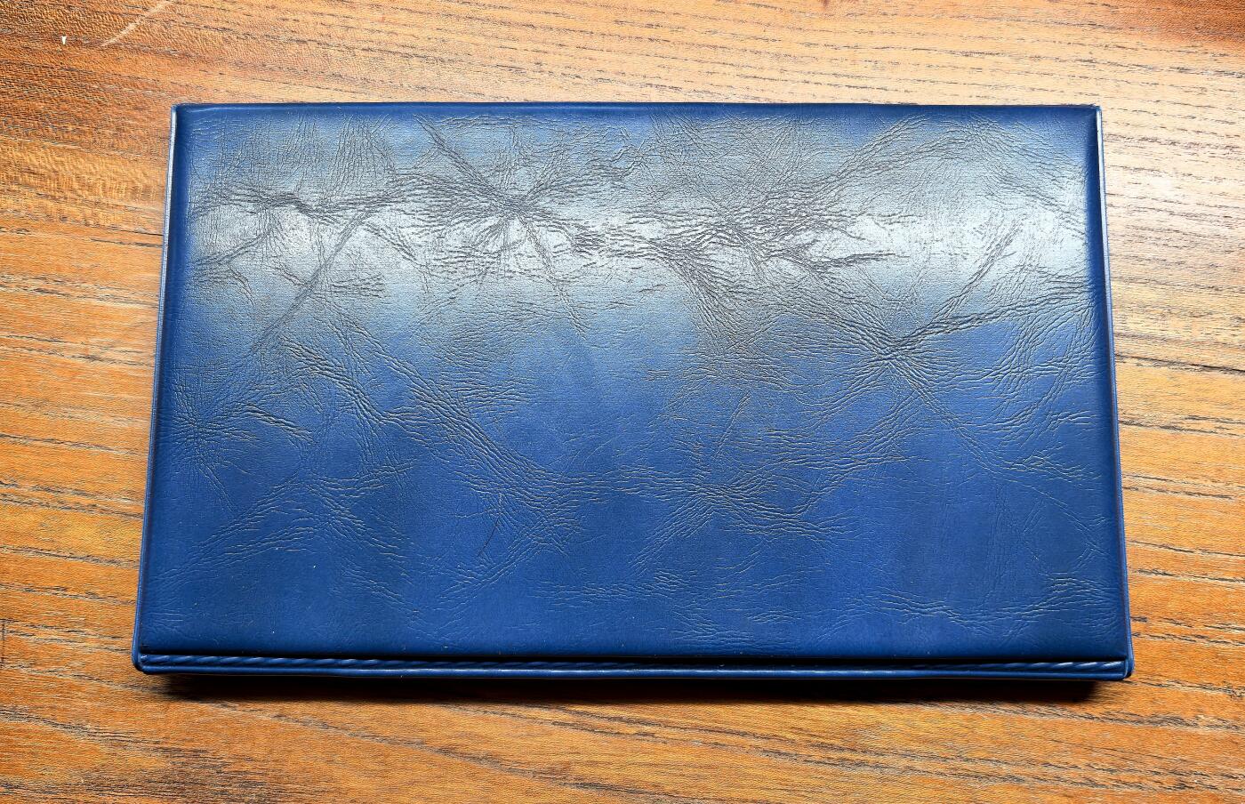 纫秋兰以为佩·凡希社微拍感恩专场 1971伊朗精铸PS大钱包，属于经手过品相最好的几套之一，紫罗兰五彩更是锦上添花，让人过目不忘的一套收藏级品相！