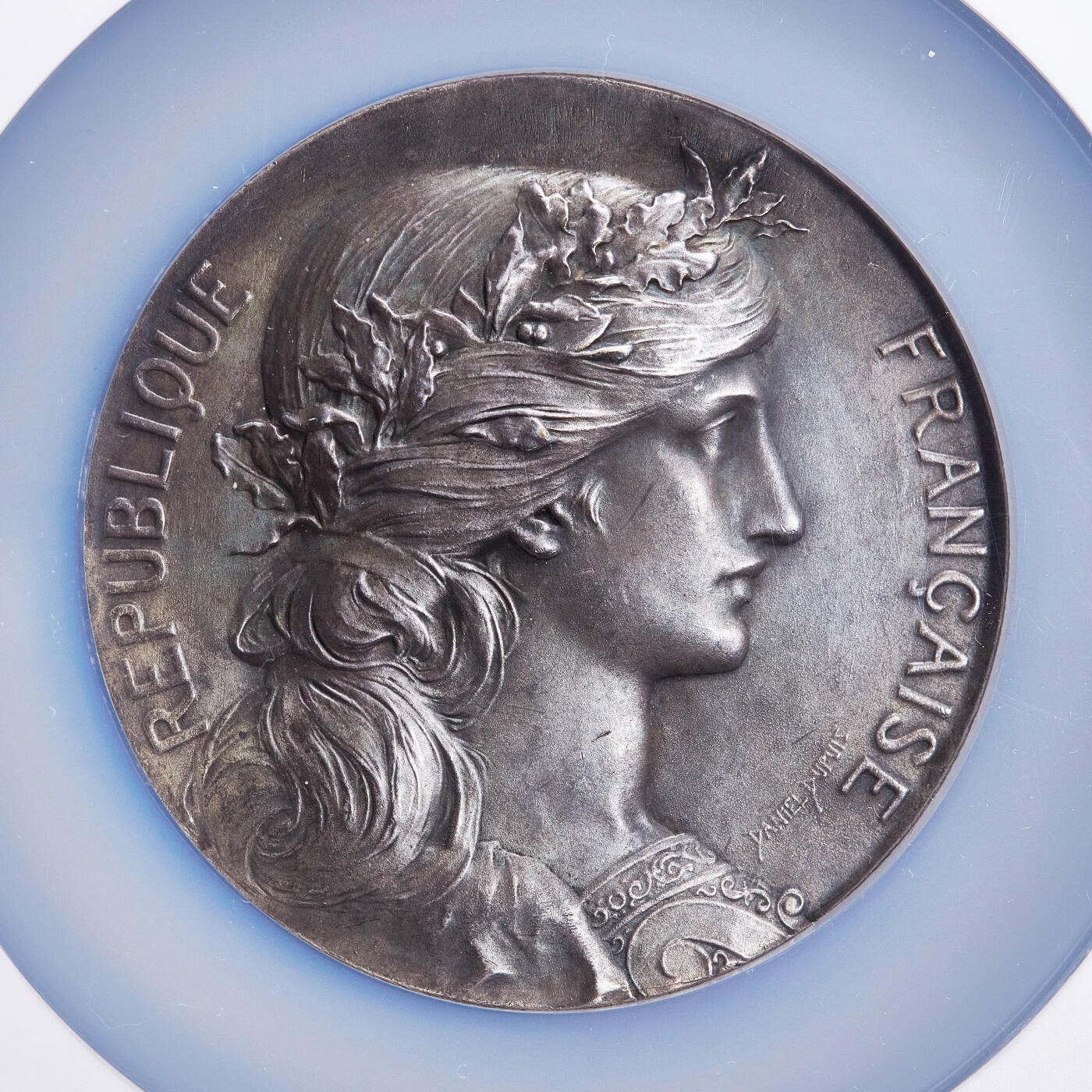 【俄甄集藏】2025年(045)12-03 星期三 晚 19:30 全场包邮 法国1919年玛丽安娜桂冠像纪念一战1914-1919结束镀银大铜章，NGC MS64，直径：69mm，丰饶角铭，原味老包浆，H·杜布瓦雕刻家作品