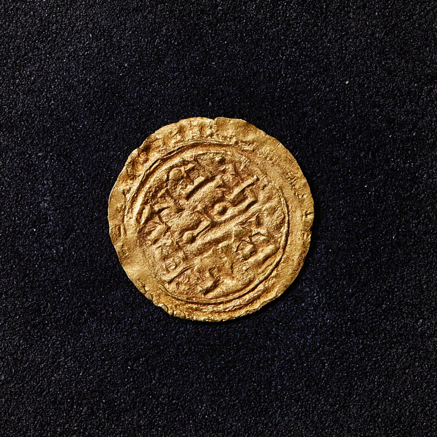 【俄甄集藏】2025年(045)12-03 星期三 晚 19:30 全场包邮 尼泊尔王国1847-1881年苏伦德拉国王1/2莫哈金币，直径：14mm，重量：0.4克，稀少品种，UNC品相