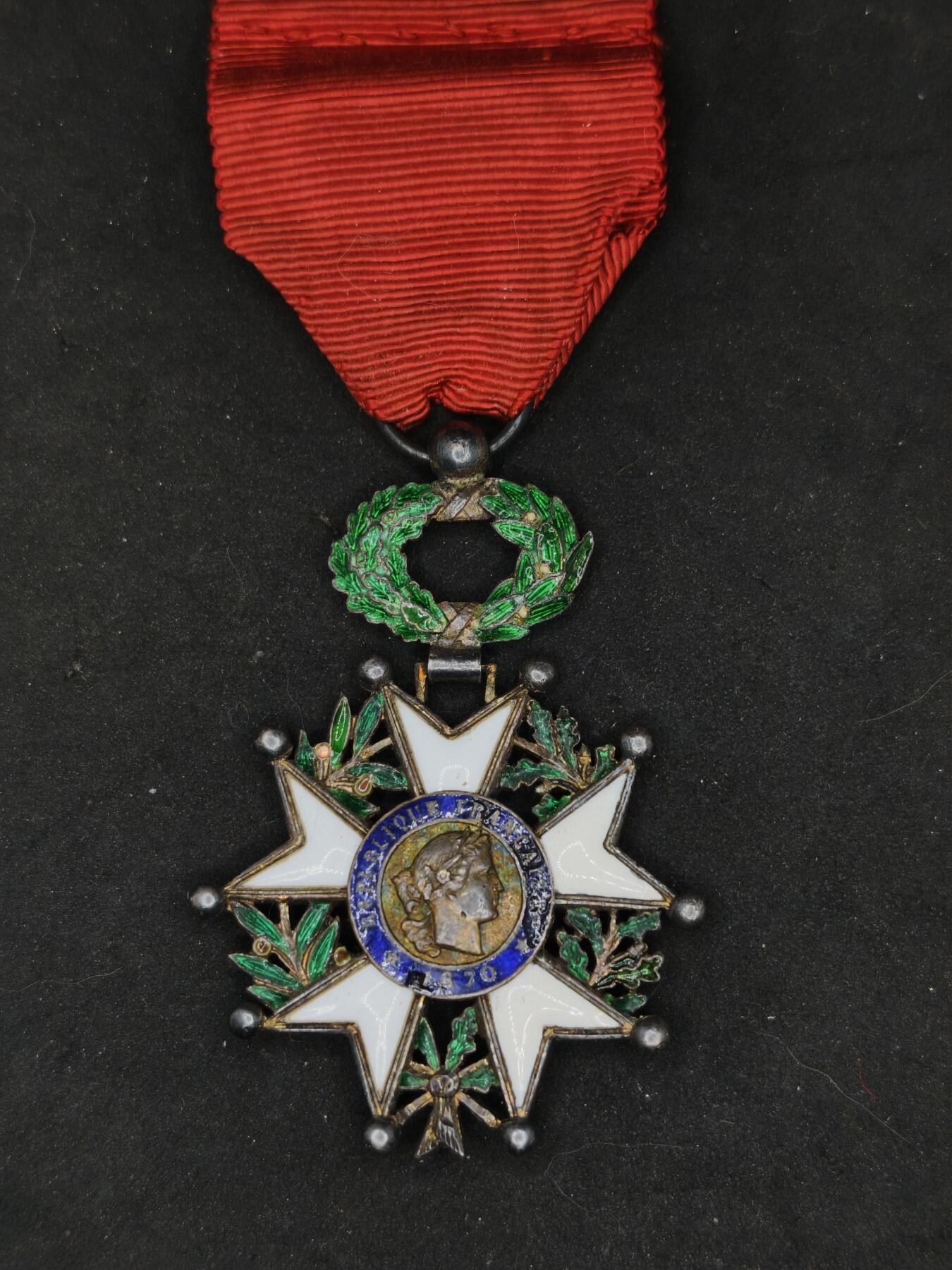 凯旋世界勋赏（第20期）（欢迎送拍）（对拍品有疑问请询问客服，不接受到手刀，出价默认拍品品相。请认真阅读拍卖规则！出价默认已认可！）（收到货请录制开箱视频，无视频概不处理问题。） 法国三共珠宝商宽边版本荣誉军团勋章（银制，单面花环上挂）