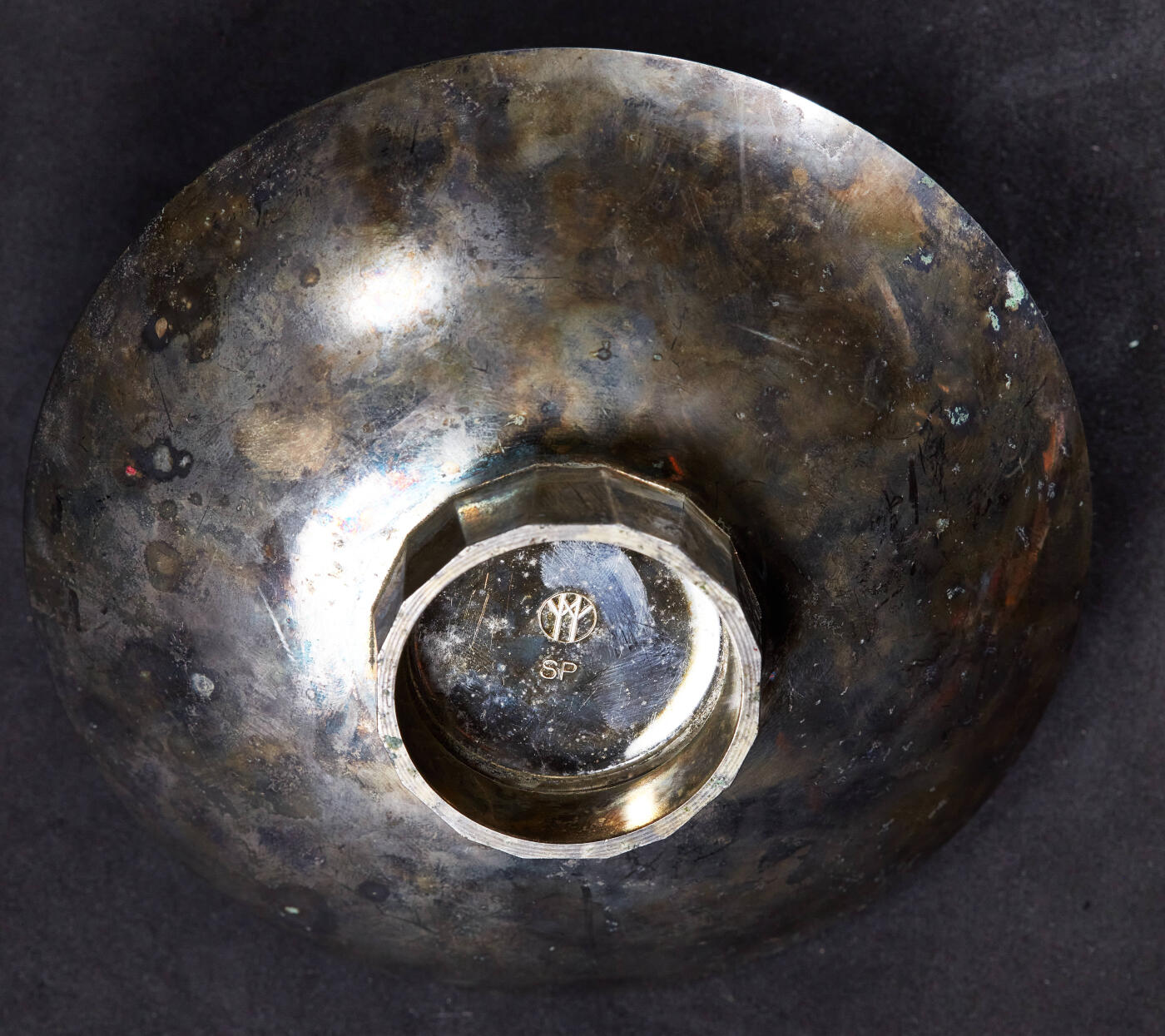 【俄甄集藏】2025年(045)12-03 星期三 晚 19:30 全场包邮 日本1974年昭和天皇金婚纪念盏，合金镀银，设计精美，直径：125mm，高：35mm，重量：256.97克