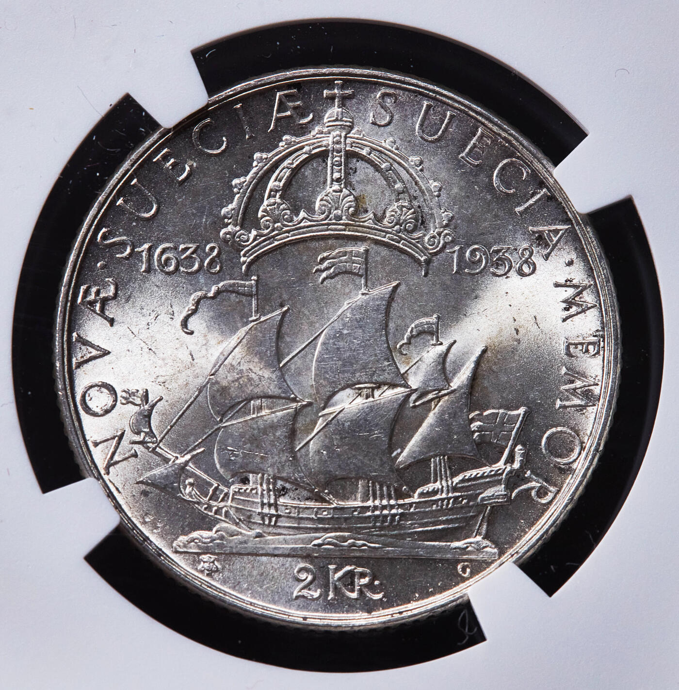 【俄甄集藏】2025年(045)12-03 星期三 晚 19:30 全场包邮 瑞典1938年G版美国特拉华州移民三百年纪念2克朗银币，NGC MS64，车轮转光