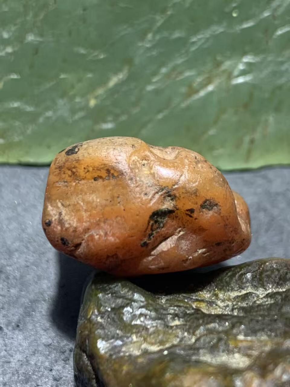 精美红白原皮南红玛瑙原石一颗，