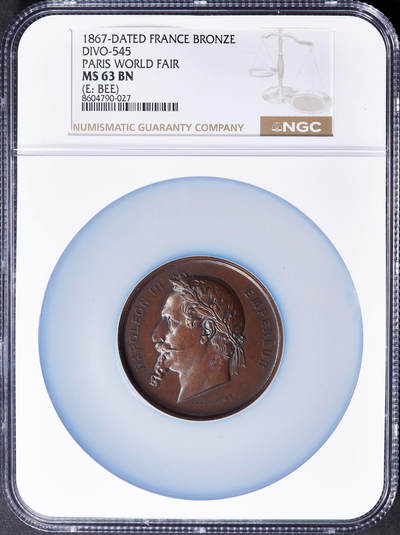 【俄甄集藏】2025年(045)12-03 星期三 晚 19:30 全场包邮 - 法国1867年拿破仑三世头像纪念巴黎世博会大铜章，NGC MS63，类精制底板，高浮雕，巧克力包浆，名家亨利·蓬斯卡尔姆作品，设计华丽，蜜蜂铭，直径：50mm，经典品种