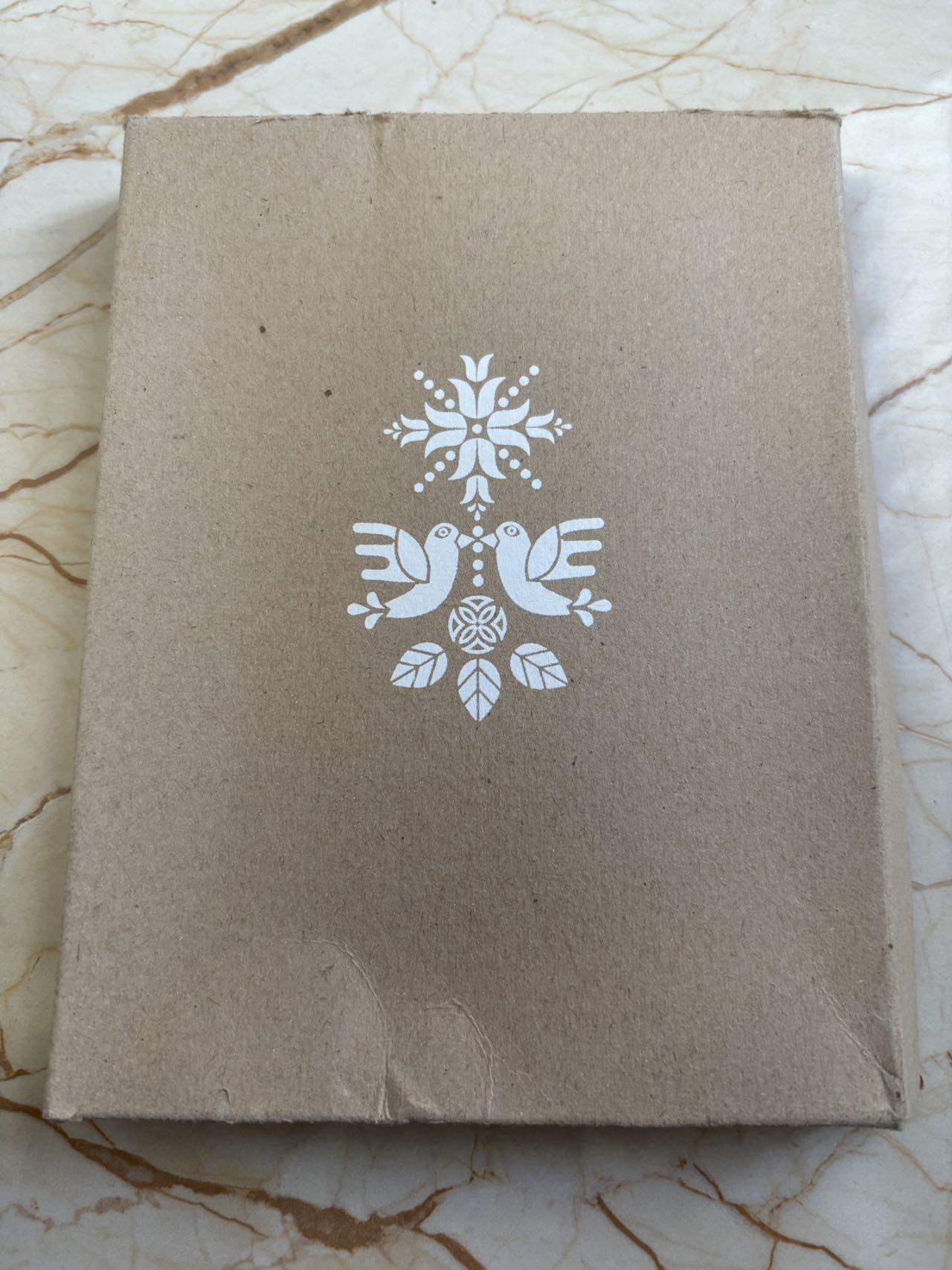 第183期拍卖 纽埃2021年世界民俗系列1爱镶嵌水晶精制银币，29.8克，银999，中间的心形可以拿出