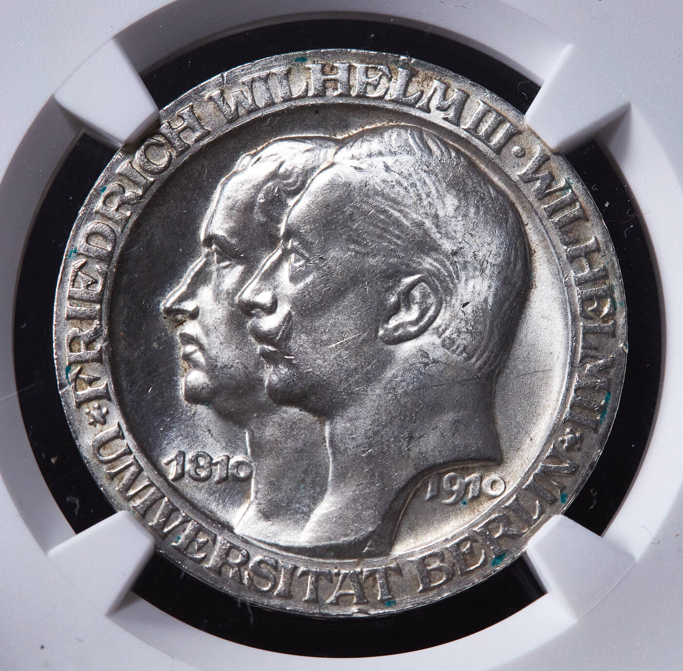 【俄甄集藏】2025年(045)12-03 星期三 晚 19:30 全场包邮 德国普鲁士1910年纪念柏林大学成立100周年3马克银币，NGC MS63，转光品相