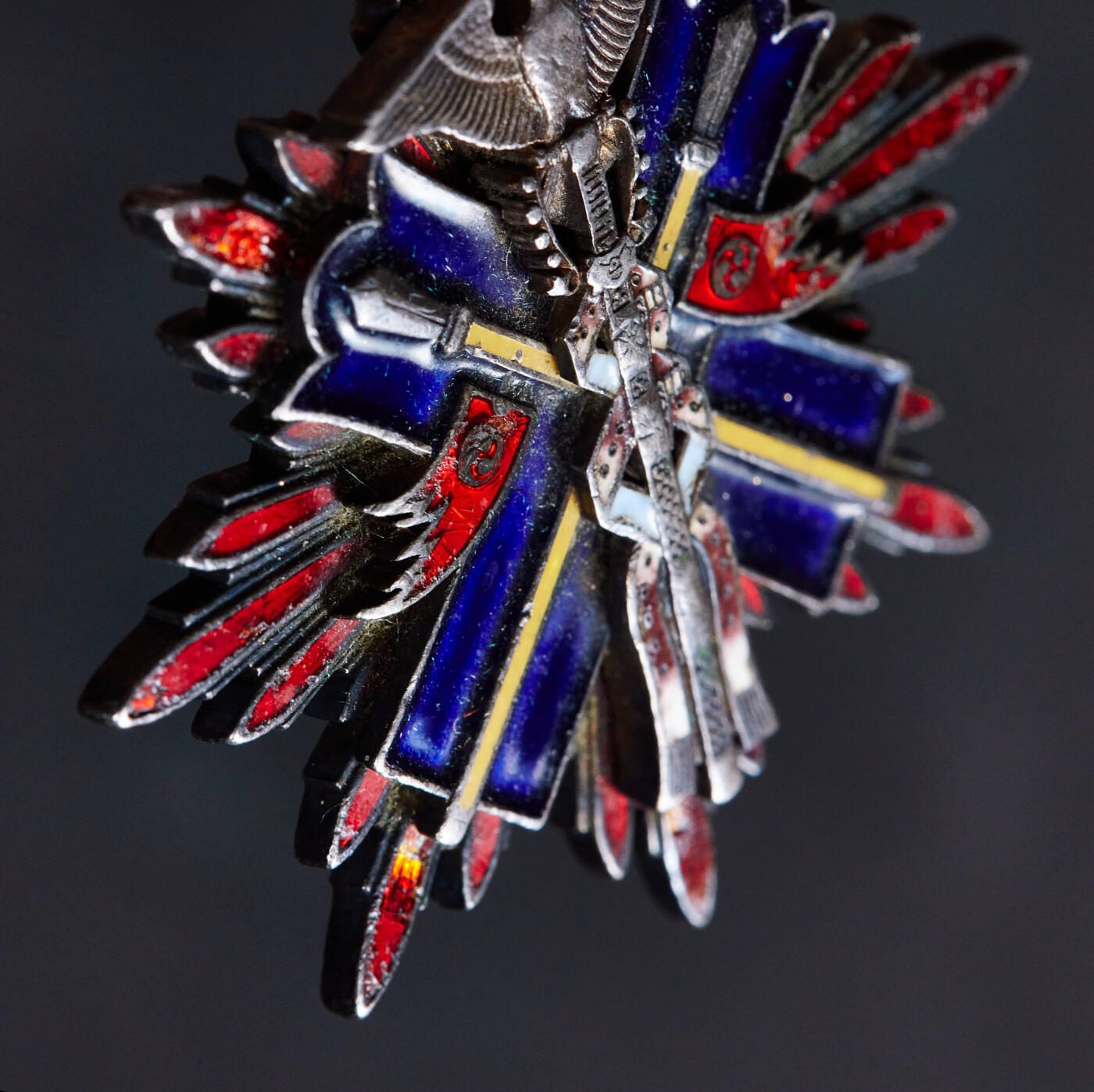 【俄甄集藏】2025年(045)12-03 星期三 晚 19:30 全场包邮 日本战时期功五级金鵄勋章，银质珐琅，原绒布盒，珐琅有磕碰