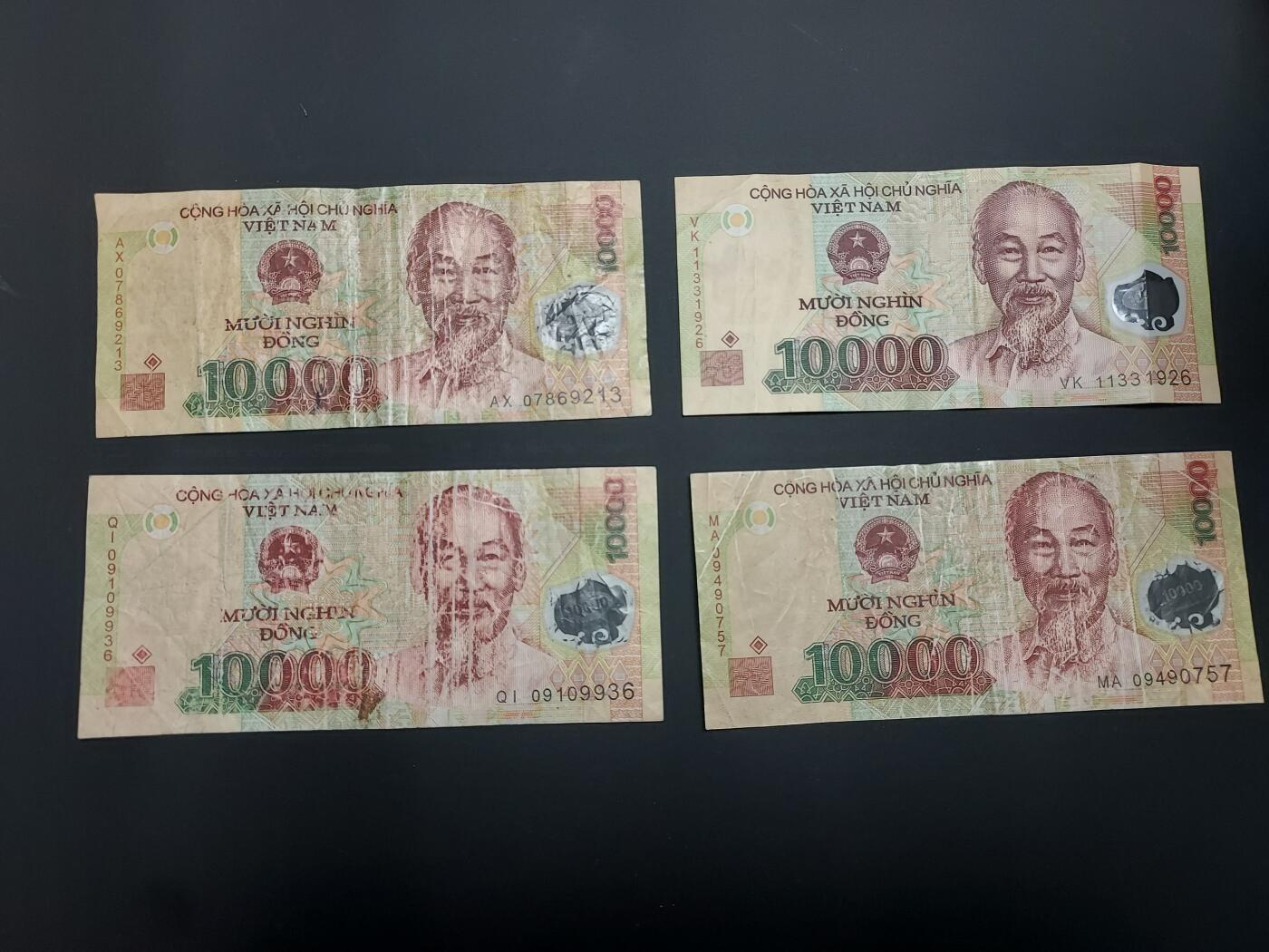 博彦收藏   12月8日 8点 钱币专场 越南 10000 盾4张 流通品 中品