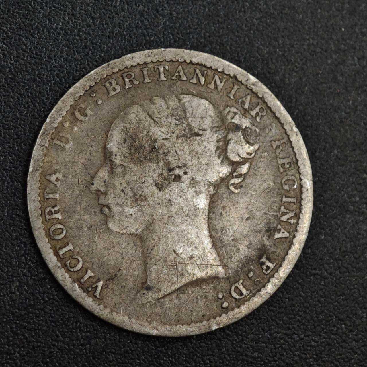 【淘币小摊】限时拍第八百一十二拍  小银币场  满百包邮可预留两周  周一统一发货  英国1885年维多利亚3便士银币