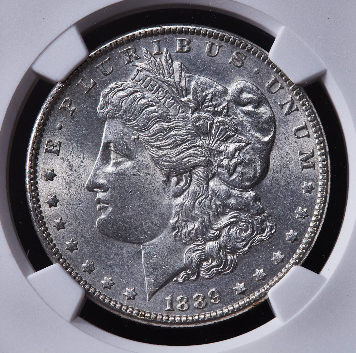 【俄甄集藏】2025年(045)12-03 星期三 晚 19:30 全场包邮 美国1889年摩根1美元大银币，NGC MS63，转光品相