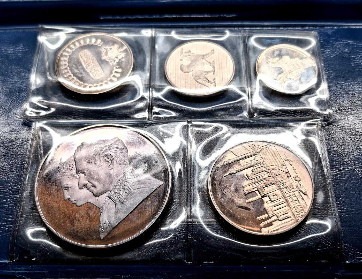 纫秋兰以为佩·凡希社微拍感恩专场 1971伊朗精铸PS大钱包，属于经手过品相最好的几套之一，紫罗兰五彩更是锦上添花，让人过目不忘的一套收藏级品相！