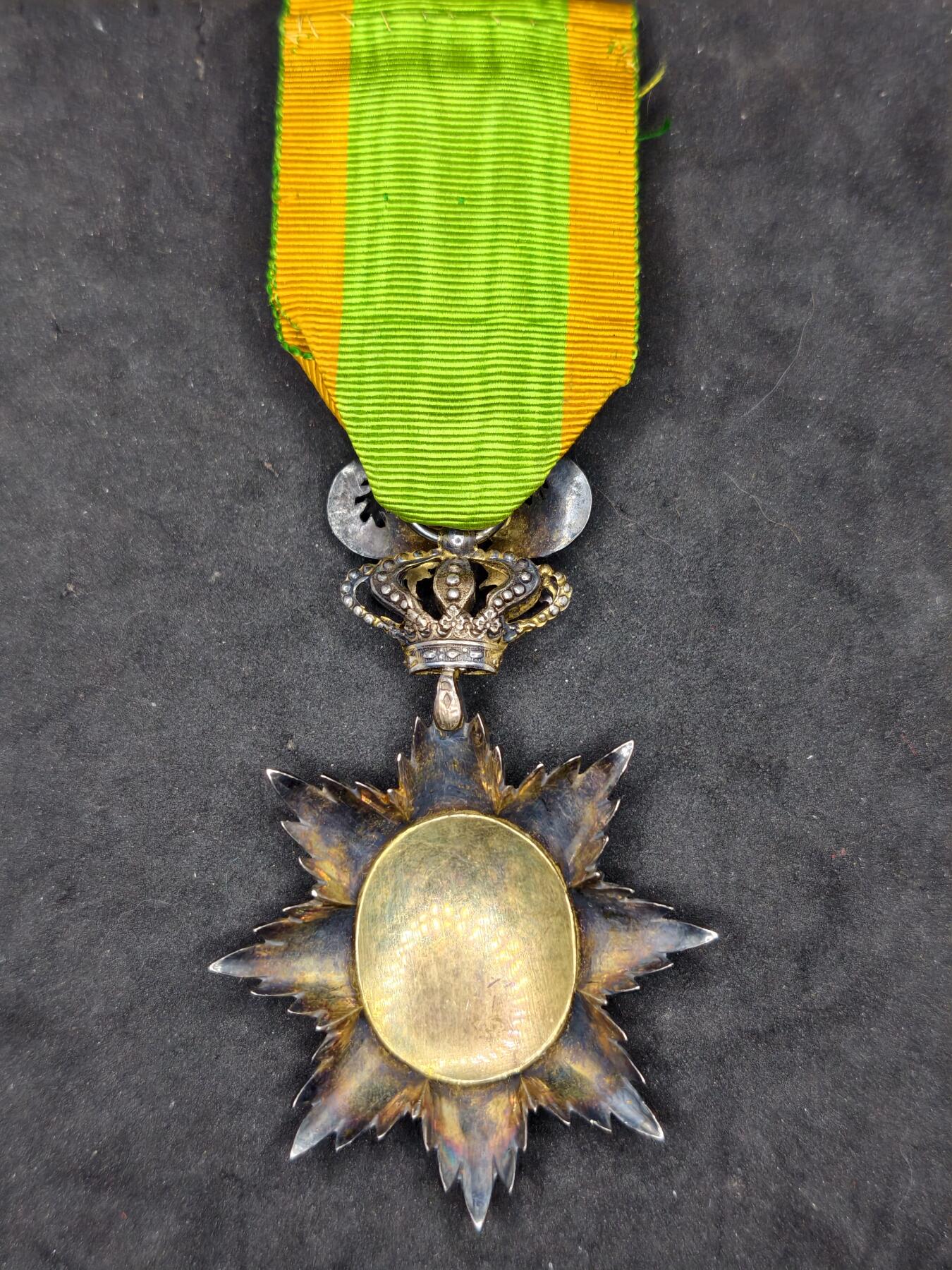 凯旋世界勋赏（第20期）（欢迎送拍）（对拍品有疑问请询问客服，不接受到手刀，出价默认拍品品相。请认真阅读拍卖规则！出价默认已认可！）（收到货请录制开箱视频，无视频概不处理问题。） 军官级法属安南龙星，带两个标