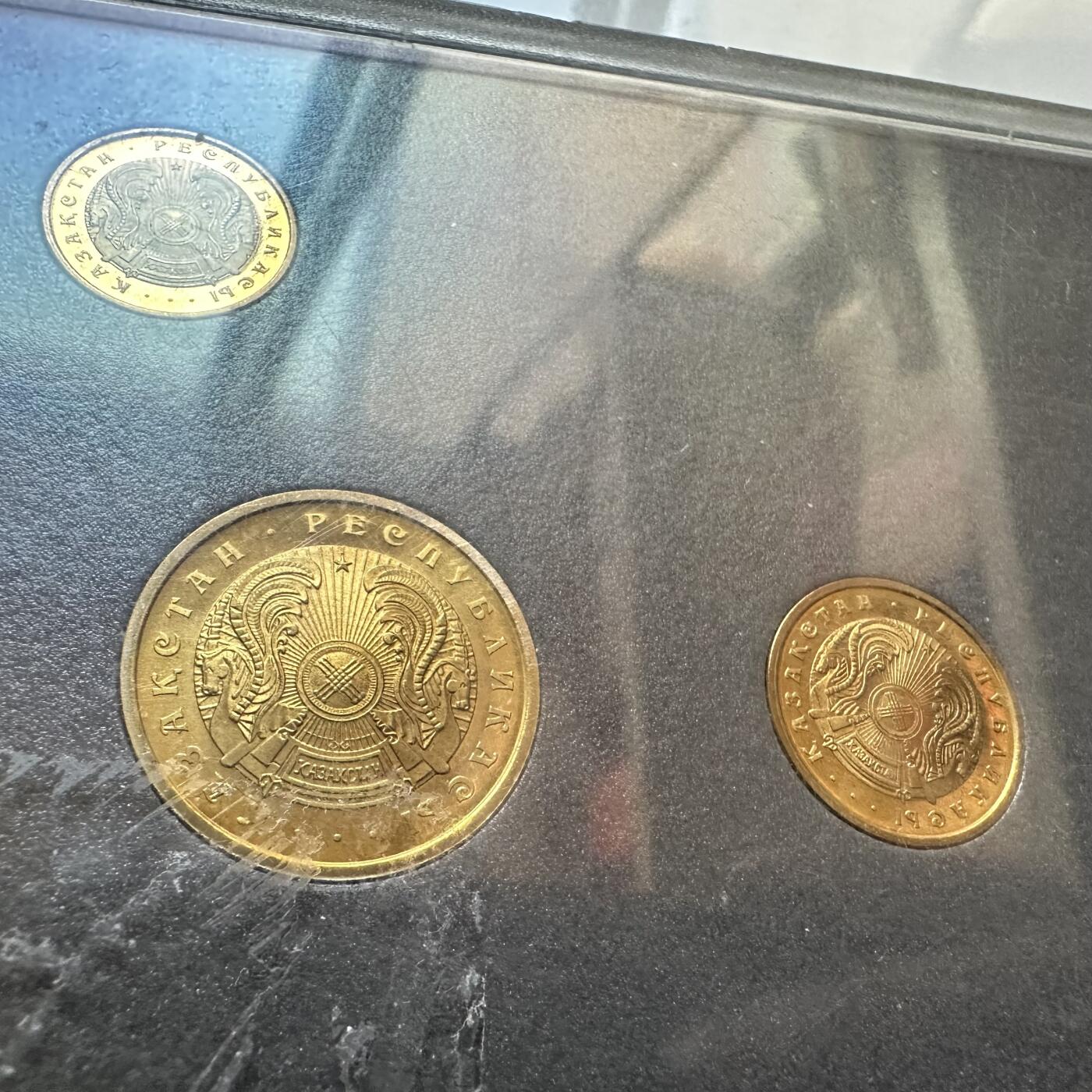 🌹外币初藏🌹🐯2025年第134场  每周二四六晚8️⃣点 接代拍 哈萨克斯坦1993年原厂五枚套