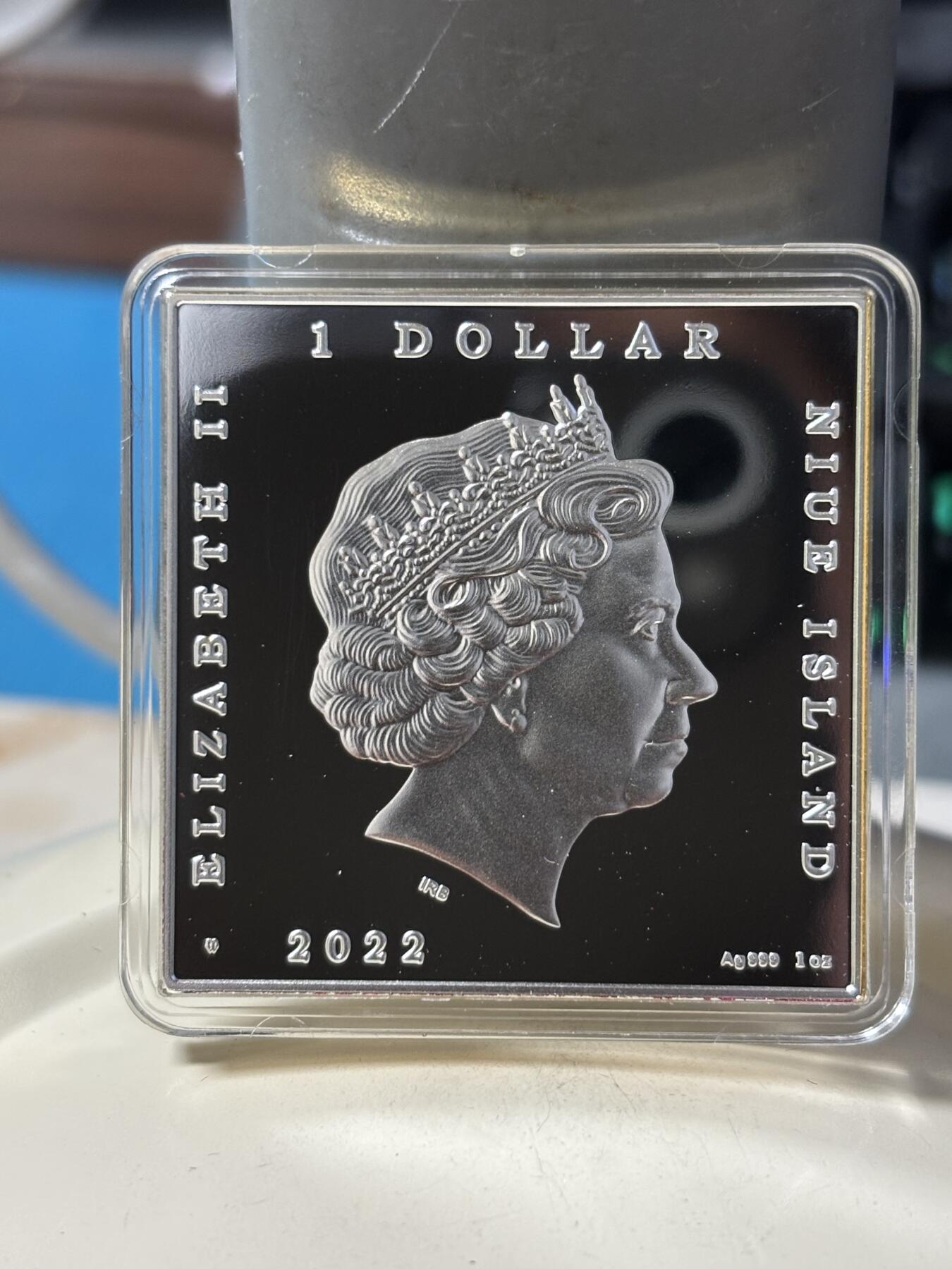 第183期拍卖 纽埃2022年世界名画系列梵高杏花开1盎司彩色银币，999银，1盎司