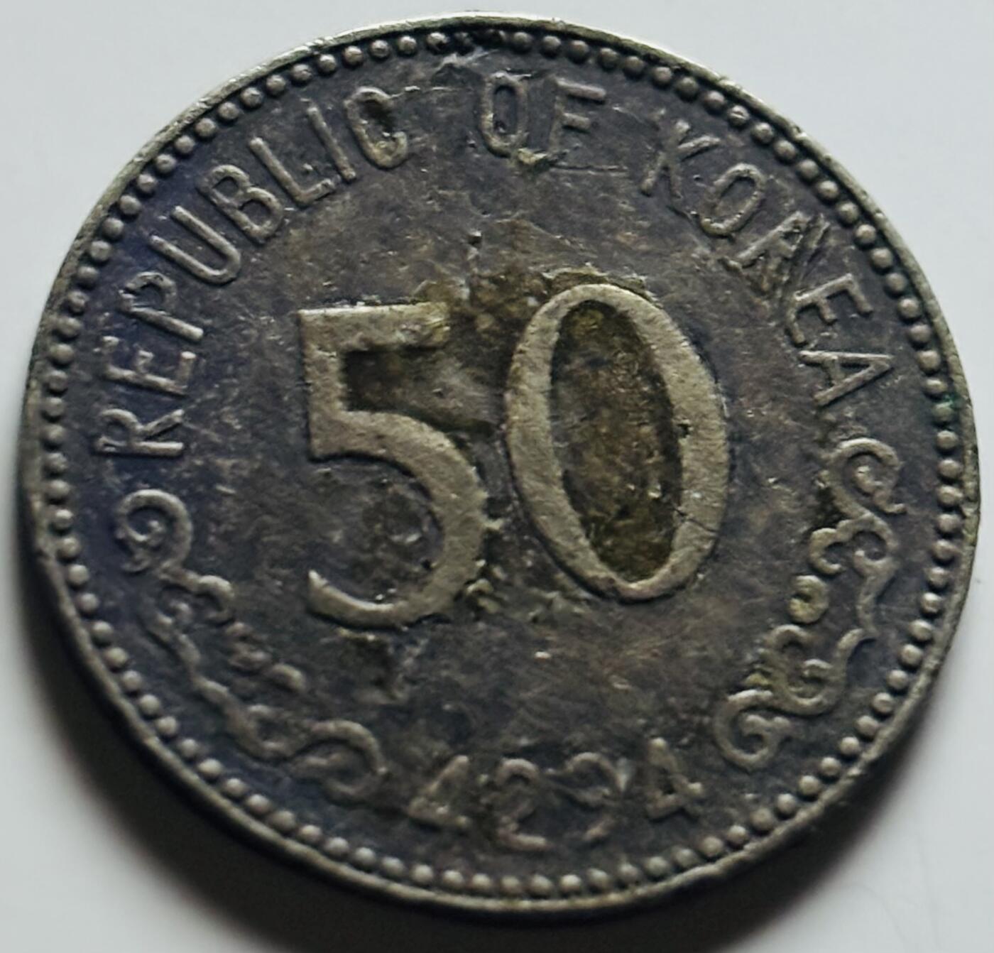 文馨钱币收藏第 284 场，【 长期接收代拍品】老藏家拍品南朝鲜李承晚时期货币，泰国大型纪念币，土耳其各时期及各国套币场 少见 1961 年南朝鲜李承晚时期 4294 龟船 50 元，老墨底