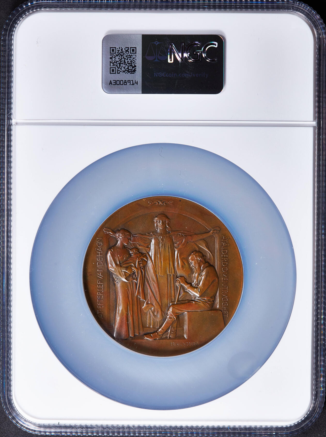 【俄甄集藏】2025年(045)12-03 星期三 晚 19:30 全场包邮 瑞典1912年纪念通用人寿保险公司成立25周年大铜章，NGC MS62，正面肖像为1908年逝世的批准人寿保险公司成立的国会议员卡尔·阿尔维德·古米利乌斯，巧克力包浆，背面图案代表新生、养老与保障，直径：60mm，名家林德伯格作品，稀少品种