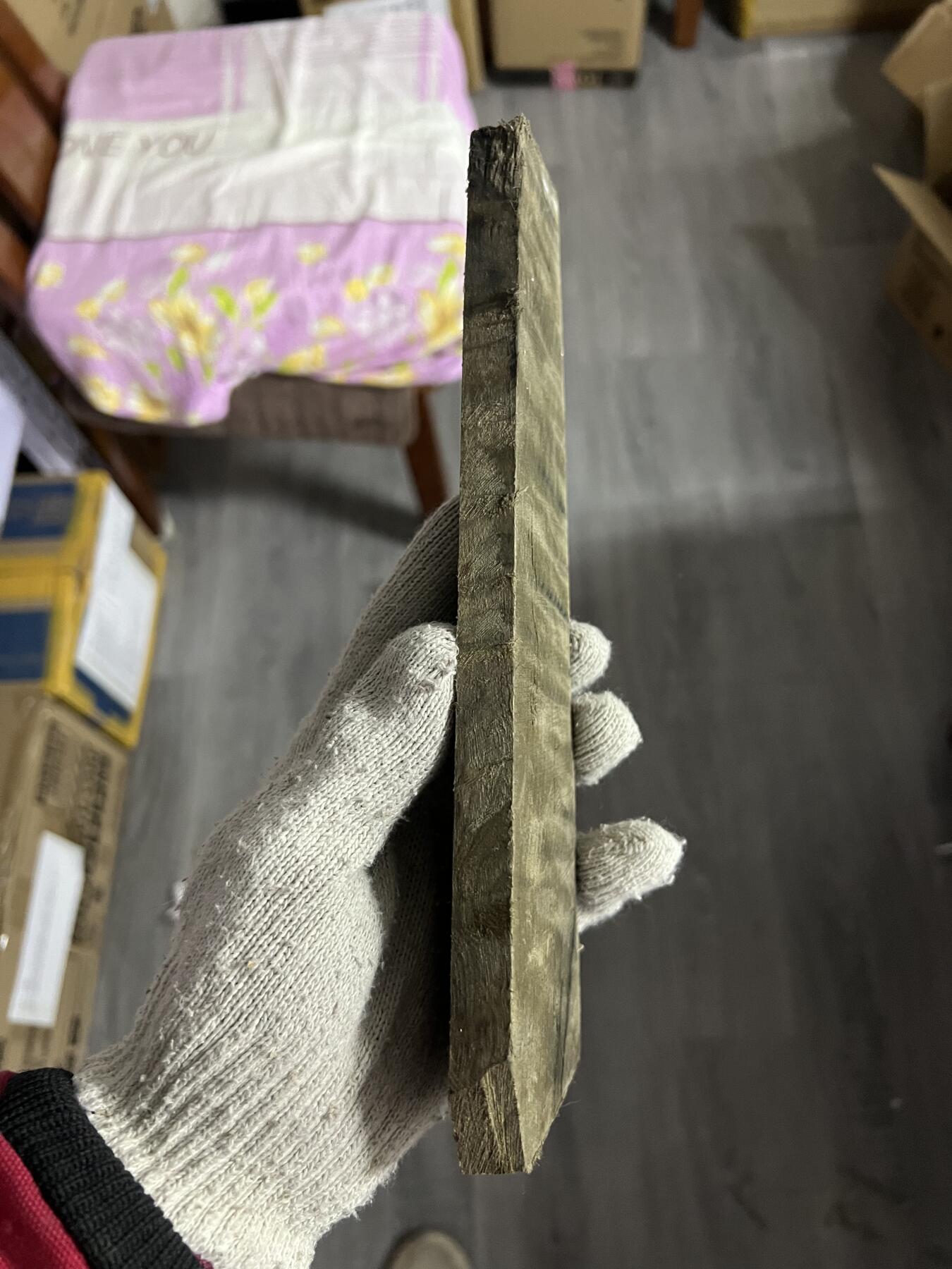 零元拍：NO.3 金丝楠牌子原板为加工 满金丝 果香满满 尺寸：24.5/7.5/1.3CM