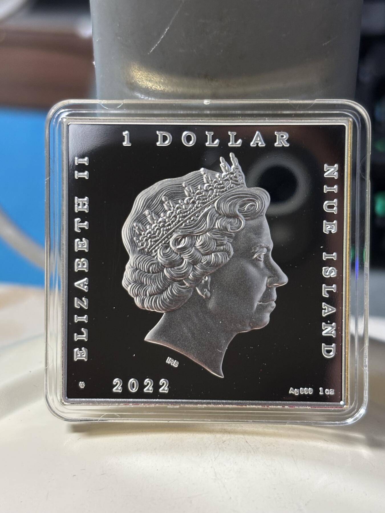 第183期拍卖 纽埃2022年世界名画系列梵高杏花开1盎司彩色银币，999银，1盎司