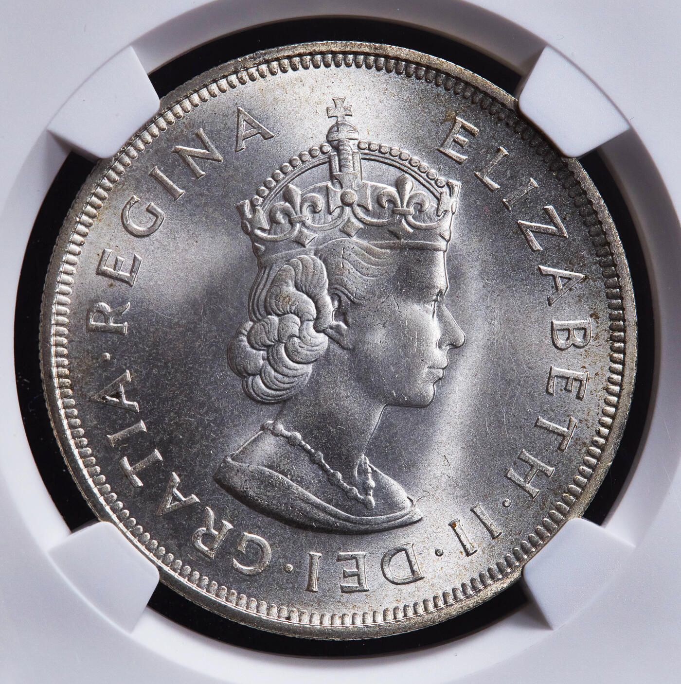 【俄甄集藏】2025年(045)12-03 星期三 晚 19:30 全场包邮 英属百慕大1959年伊丽莎白二世1克朗大银币，NGC MS67，原卷曝光顶级分数，该自治领独立发行的首枚钱币，28.28克，92.5%银，发行量10000枚