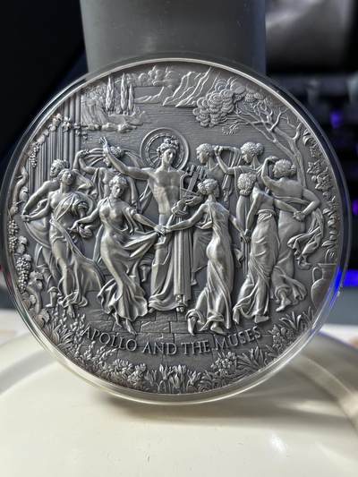 第183期拍卖 - 喀麦隆2022年国色天姿阿波罗和缪斯女神5盎司银币，999银，发行500枚，边缘有氧化